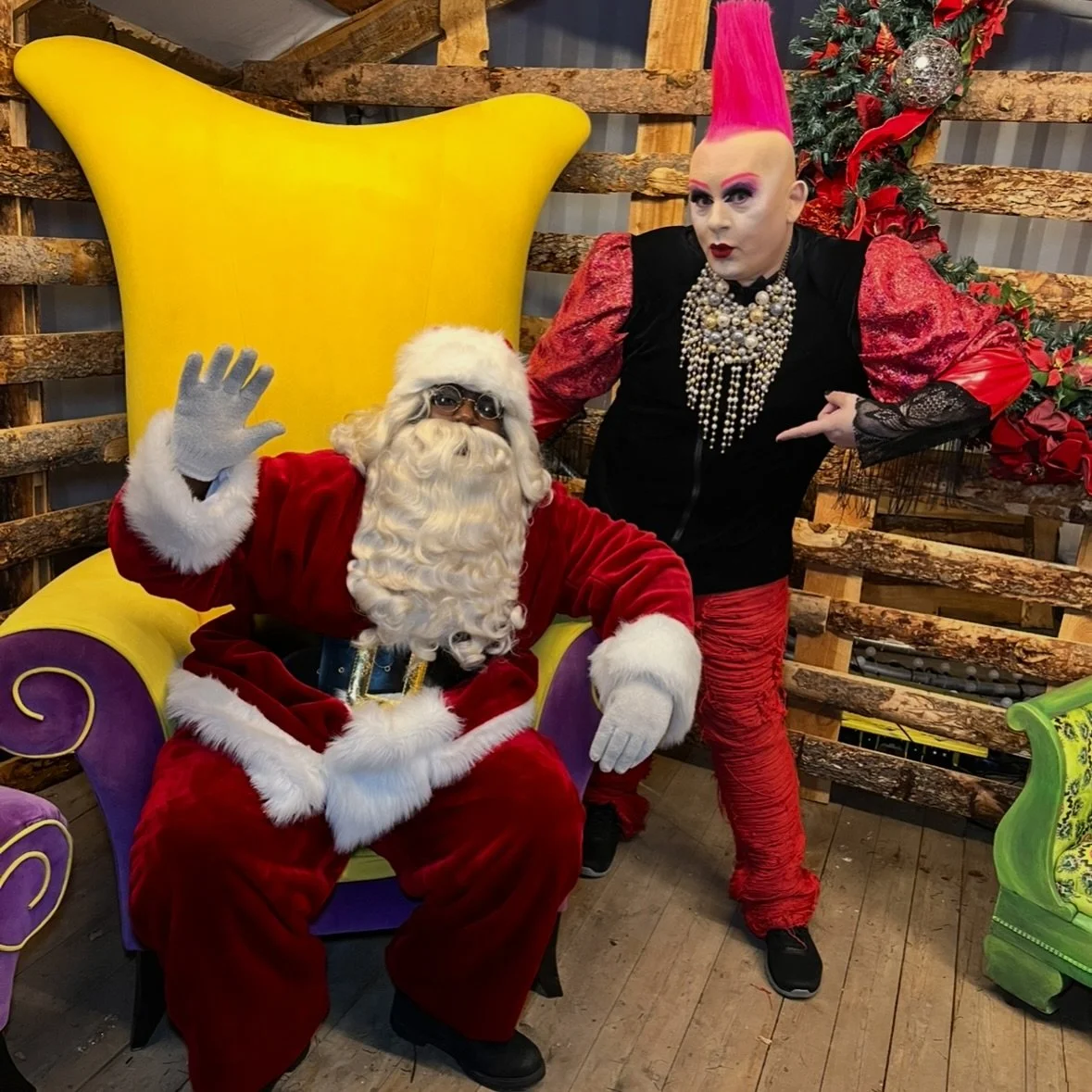 Santa packs gifts.
I pack USBs, lashes, and zero sleep 🎧🖤🎅 Merry Christmas #ClubKidDJ #TravelingDJ #TourLife
#AfterHoursEnergy #NoSleepClub