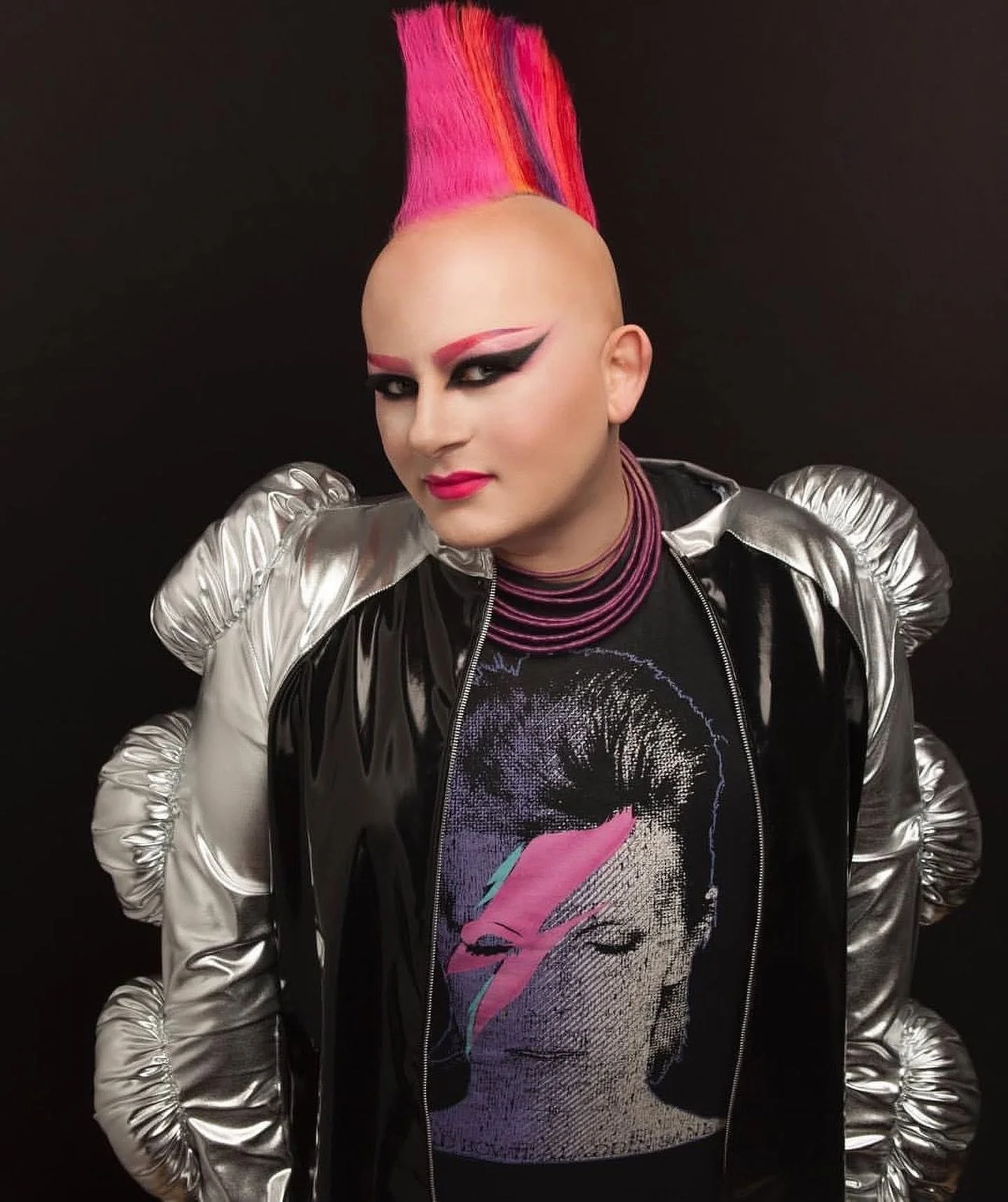 Wearing my favorite @davidbowie shirt today - honoring the legend, the lightning bolt, the eternal icon ⚡🖤