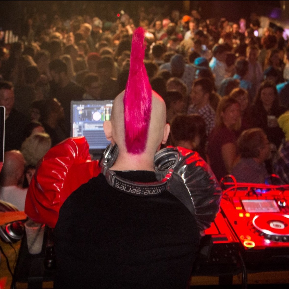 2016 had range: dentist office DJ gig, casino 🙄, and Vegas 💃flights every other weekend. ✈️Wild year&hellip; but I&rsquo;m liking 2026 a whole lot more.