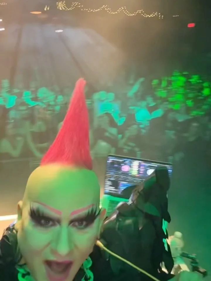 Omaha was freezing 🥶 but things heated up FAST when I played to 650+ people at the Heated Rivalry party Cottage Chemistry at @theslowdown 🔥💃🪩
#heatedrivalrydj