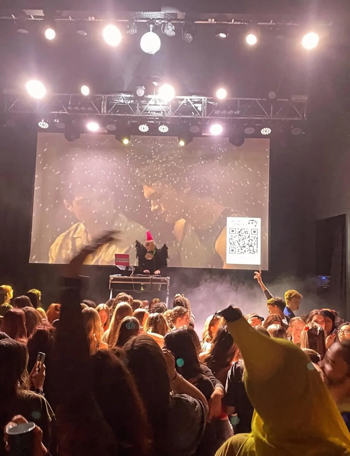 Chicago &amp; Milwaukee 🚨‼️

Friday: Chicago! Bourbon on Division for Crash the Cottage  a Charli x Heated Rivalry party 💥

Saturday: Milwaukee, we&rsquo;re up early 👀 Catch me at The Argo for Bangers Before Bed🕺