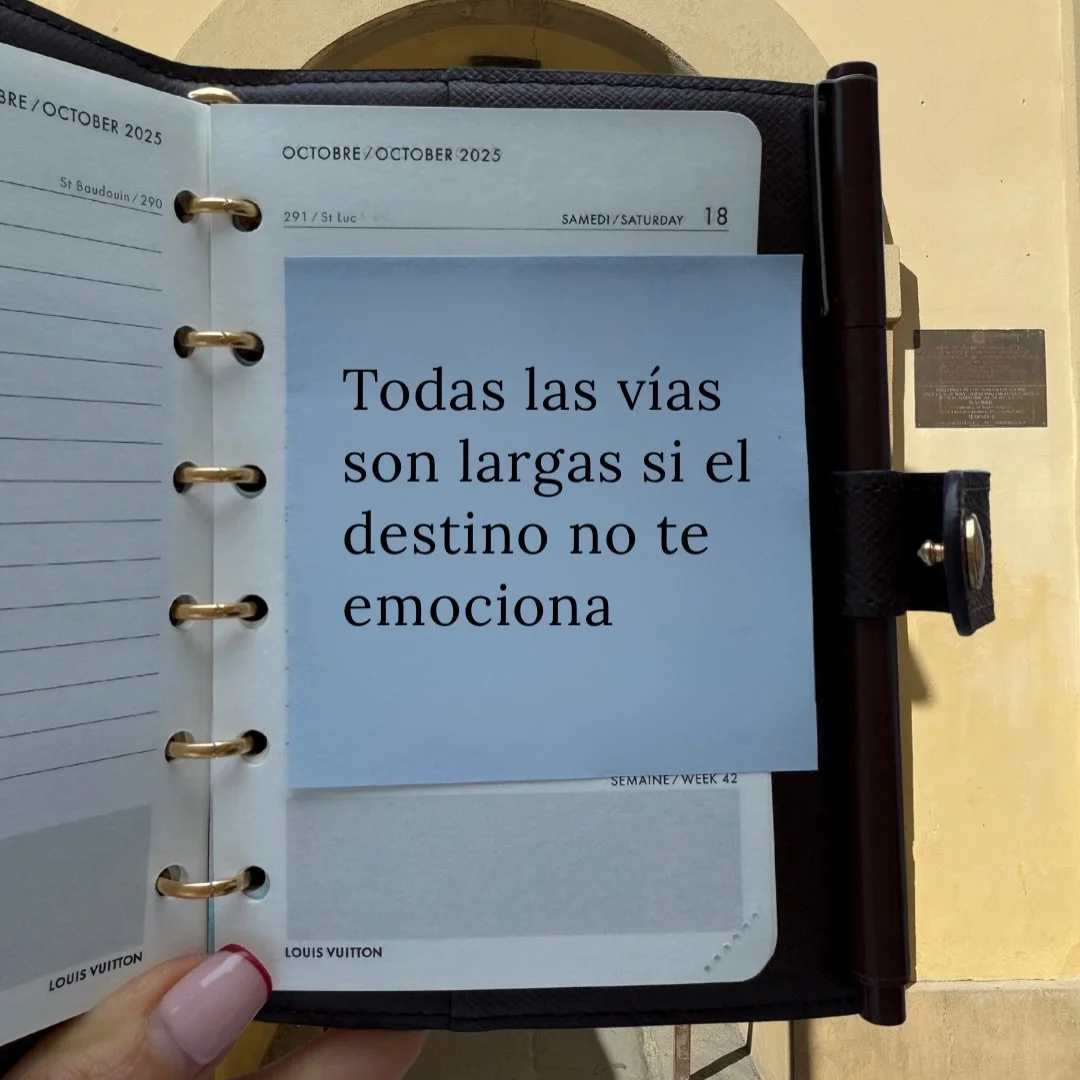 El jazz me gustan tanto como el sushi 💕 las tazas me obsesionan aunque no tanto como Bruno 🐕 todo lo
que ven es mucho de lo que soy, amo la vida llena de color. ✨