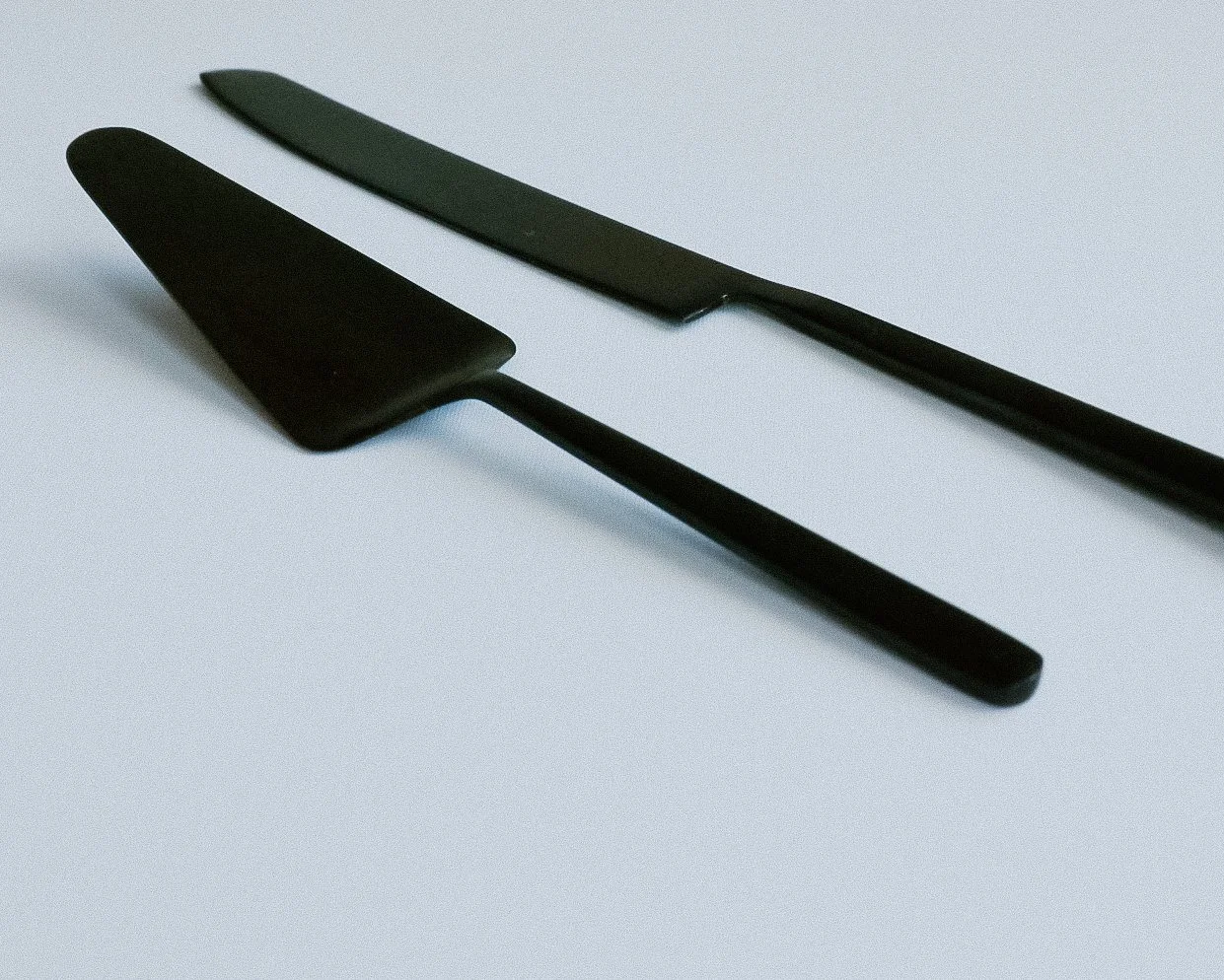 Modern Black Cake Serving Set