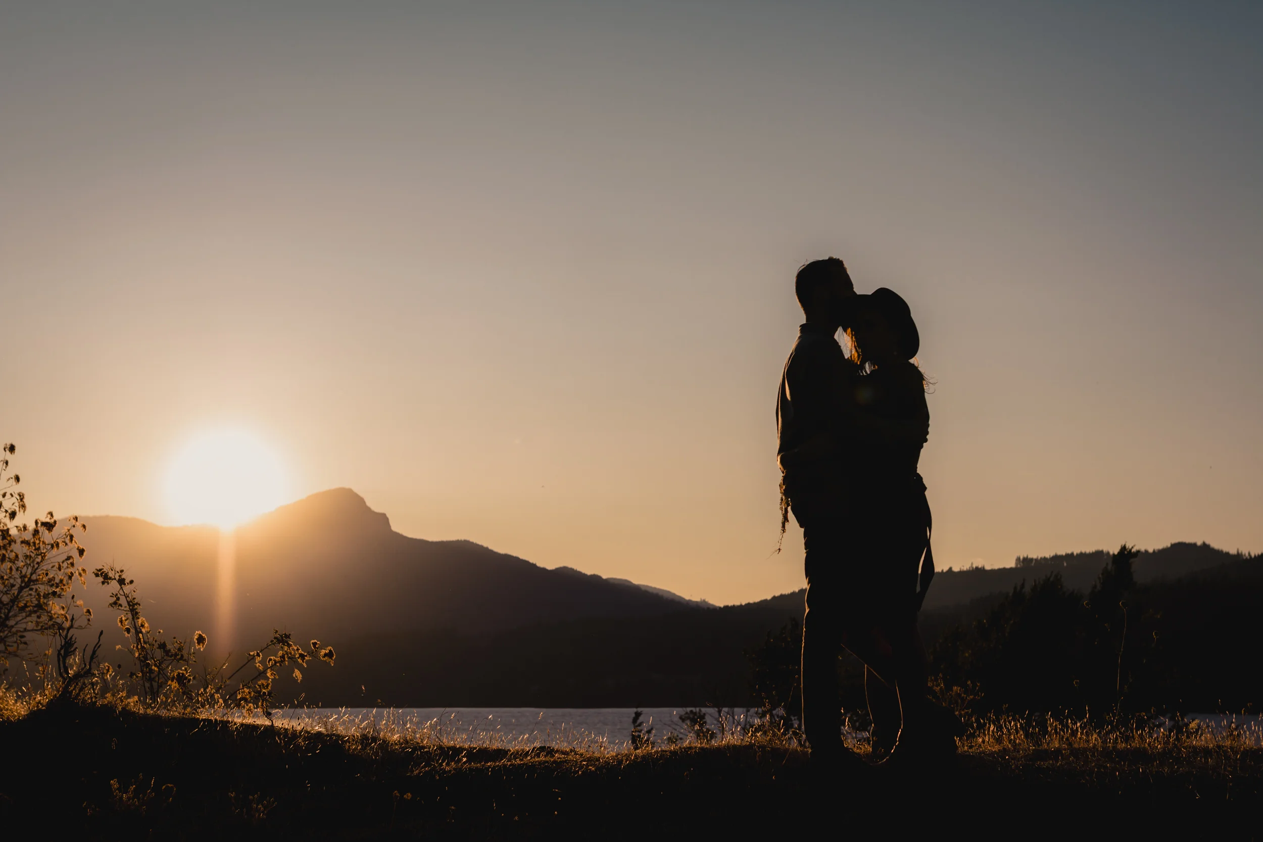 Columbia-River-Gorge-Engagement-Wedding-Photography-14.jpg