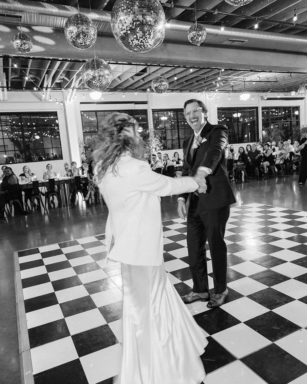 This night was made for these two! 🤍✨🪩 

Lisa &amp; Chris hosted an epic celebration at the fabulous @castawayportland venue in NW Portland, and it was truly unforgettable. This artfully restored 1929 warehouse provided the perfect backdrop for the