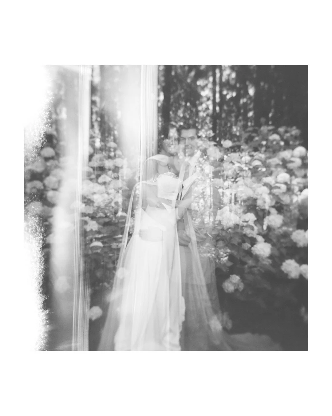 There&rsquo;s something about the nostalgic charm of film that makes you fall in love again and again. 🎞️💐🤍

A collection of film frames from M&amp;D&rsquo;s magical wedding day on both 35mm and 120mm. A mix of Portra 400/800 and Tri-X 400. ✨

Ven