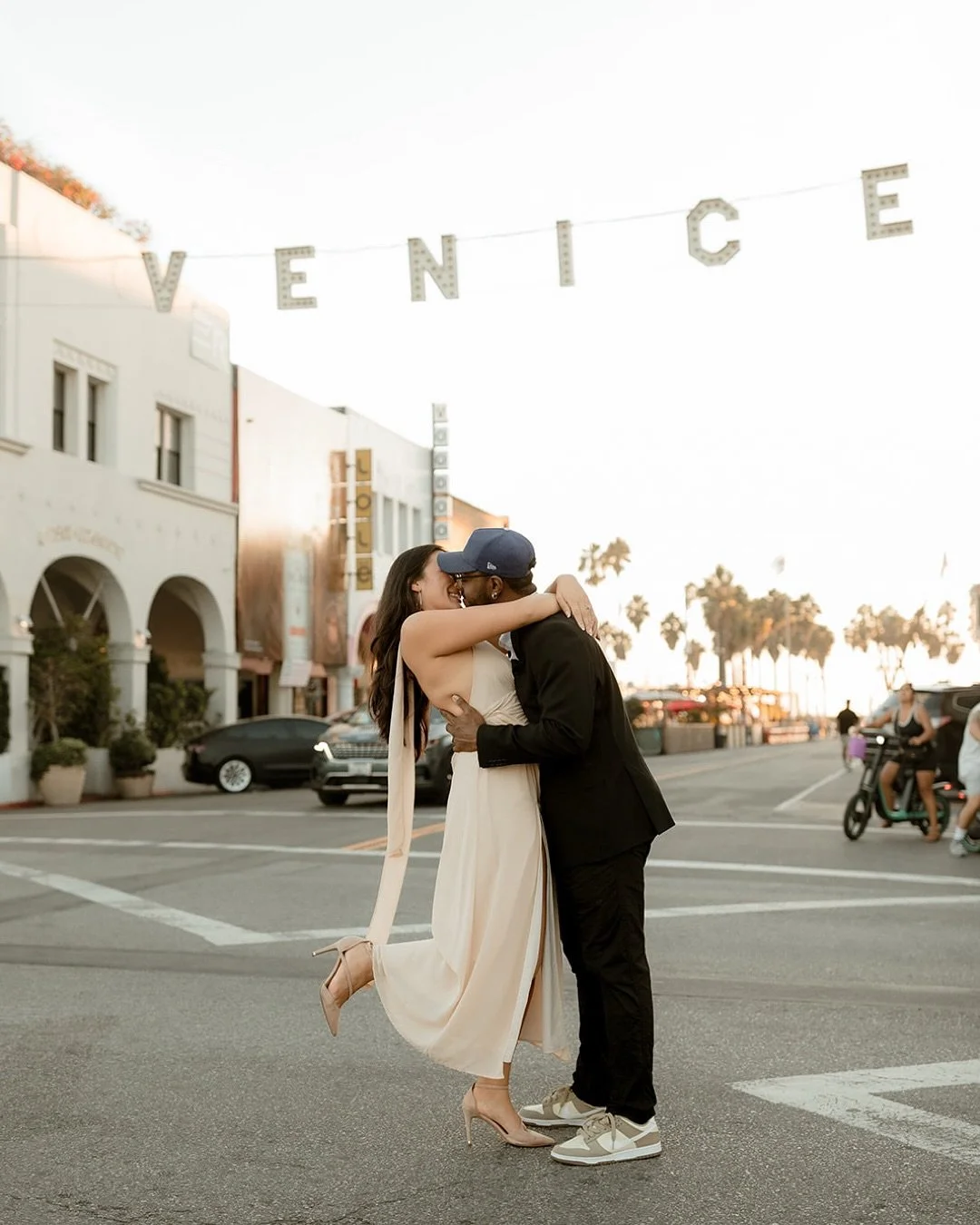 A little slice of Venice&hellip; Beach 🌴💕🌊

Maina &amp; AJ are some of the kindest humans you&rsquo;ll have the pleasure of meeting, and they have such a contagious chemistry. We met up where their love story began, in LA&rsquo;s vibrant beachside