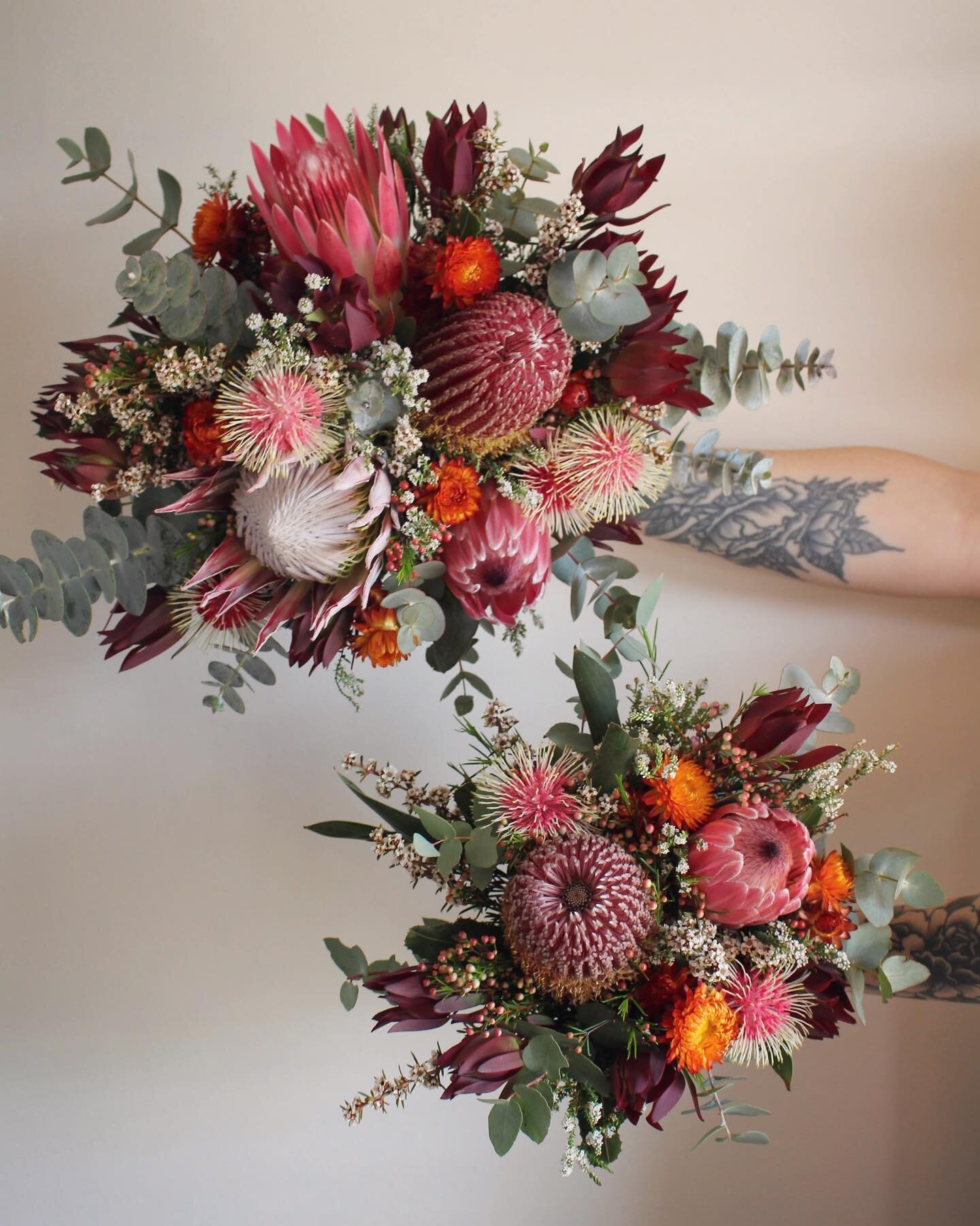 Renae &amp; Matt ❤️&zwj;🔥

What a beautiful wedding to end our season! Proteas and rich, plum toned wildflowers with pops of fiery orange straw flowers. The local pincushion hakea blossoms were certainly the stars of the show 🌟

Can&rsquo;t wait to