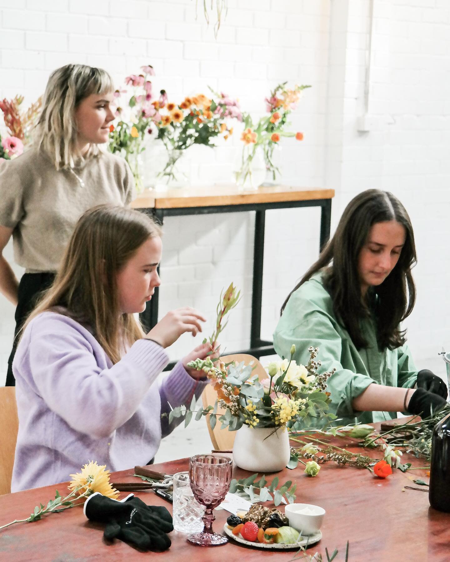 NEW WORKSHOP ONLINE 💐✂️

Flower Centrepiece Workshop! 

Learn how to create your very own fresh floral centrepiece using fresh, seasonal, Australian grown flowers without the use of toxic floral-foam! 🌏🫶

What&rsquo;s Included:
- Fresh, seasonal, 