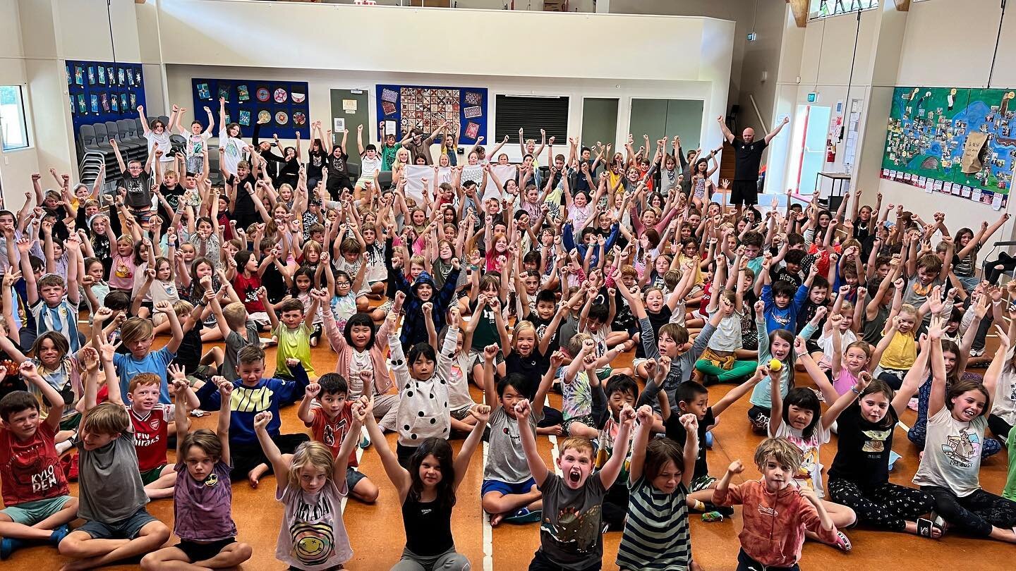 Woodlands Park School ❤️
(I&rsquo;m in there somewhere)
Love me a @thenzteam Olympic Ambassador visit.
Big thing today was being ok to share your dreams - no matter how big - and to build your team.
#olympics 
#ambassador 
@weightliftingnewzealand 
@