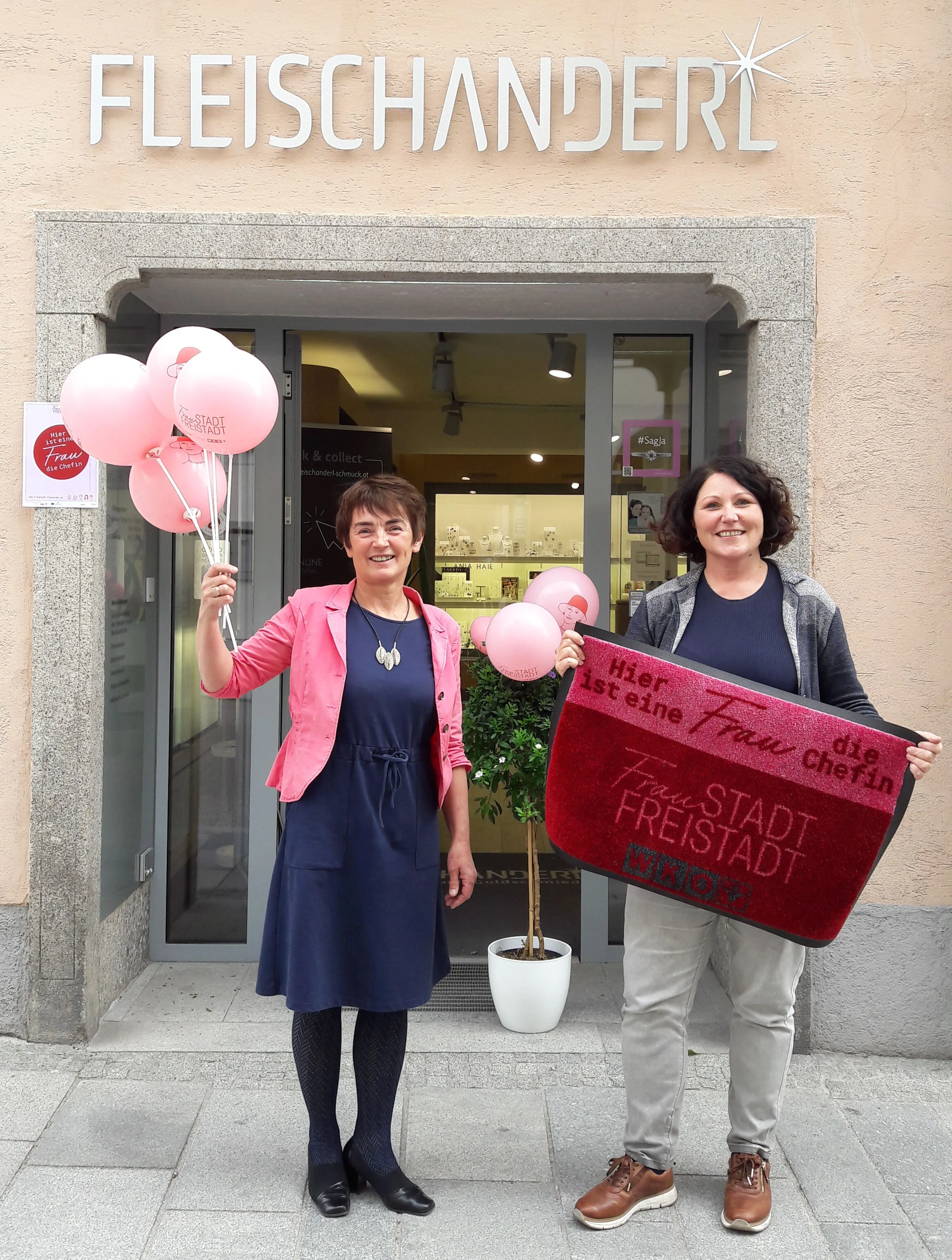 Heidemarie Pöschko (Bezirksvorsitzende Frau in der Wirtschaft) und Elvira Fleischanderl (Bezirksvorsitzende-Stellvertreterin) (c) privat