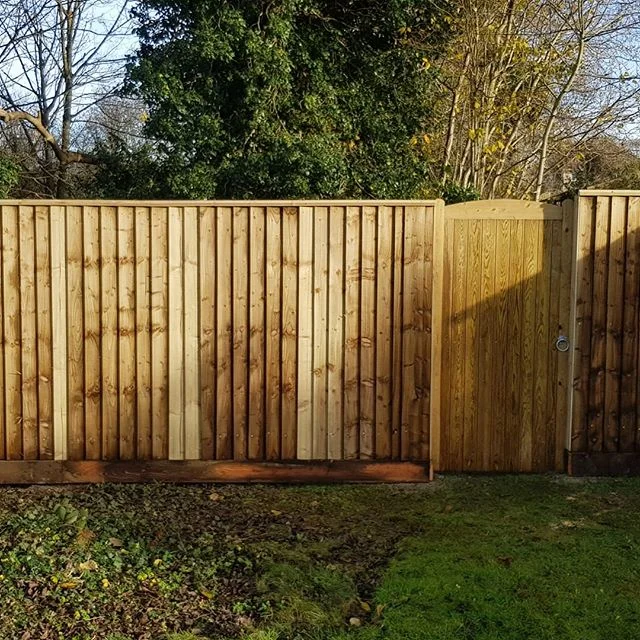New 6ft high feather board fence with side gate installed in bath today. 
#featherboardfencing #gardengates