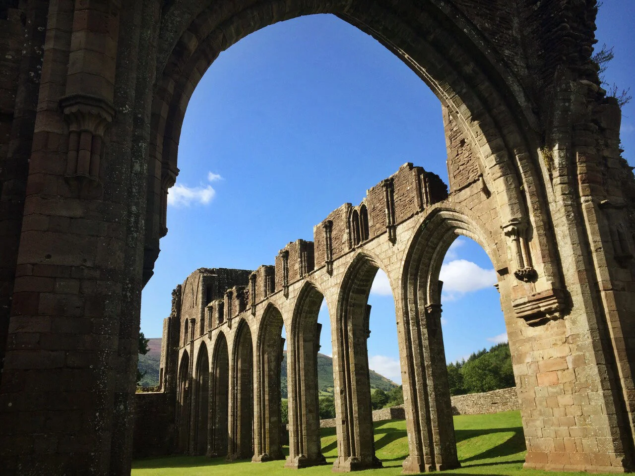 Llanthony-Priory.jpg