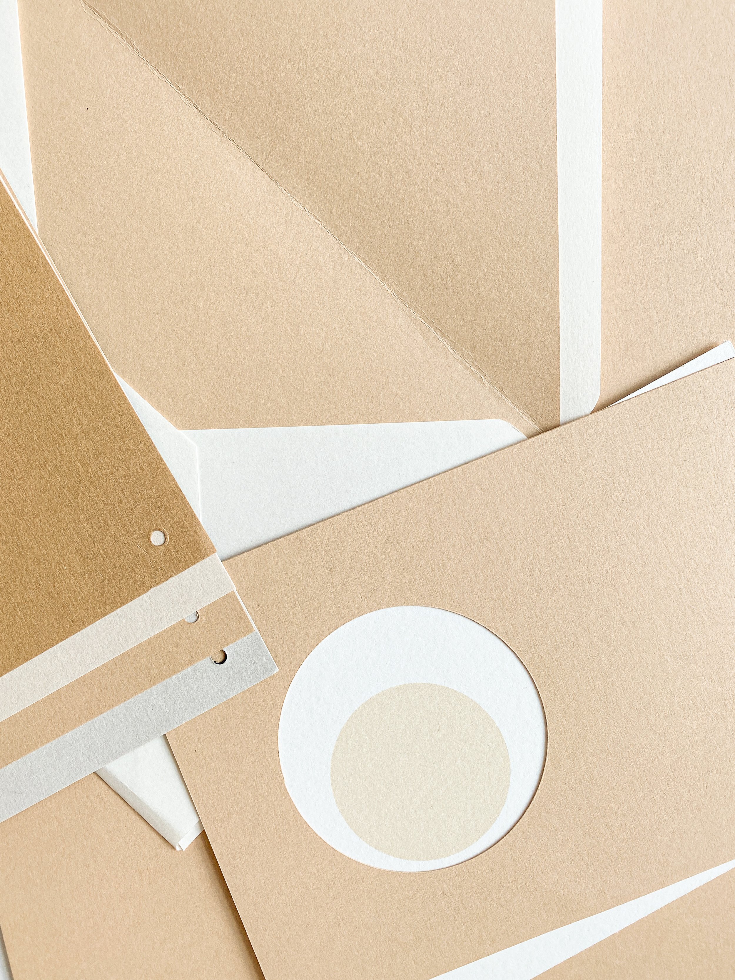  Choosing the right colour palette for your luxurious wedding invitations. 