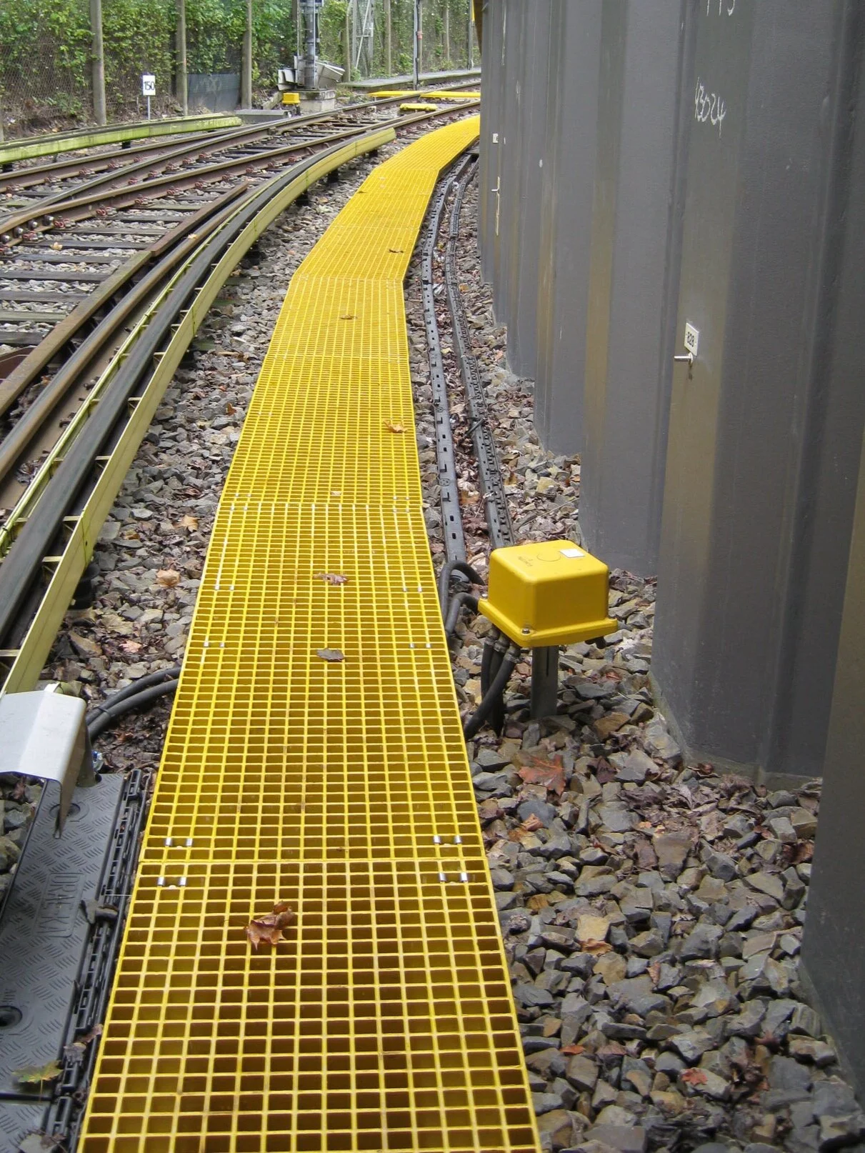 Portfolio – GFK-Kabelkanalabdeckungen | Plaschke Tezett