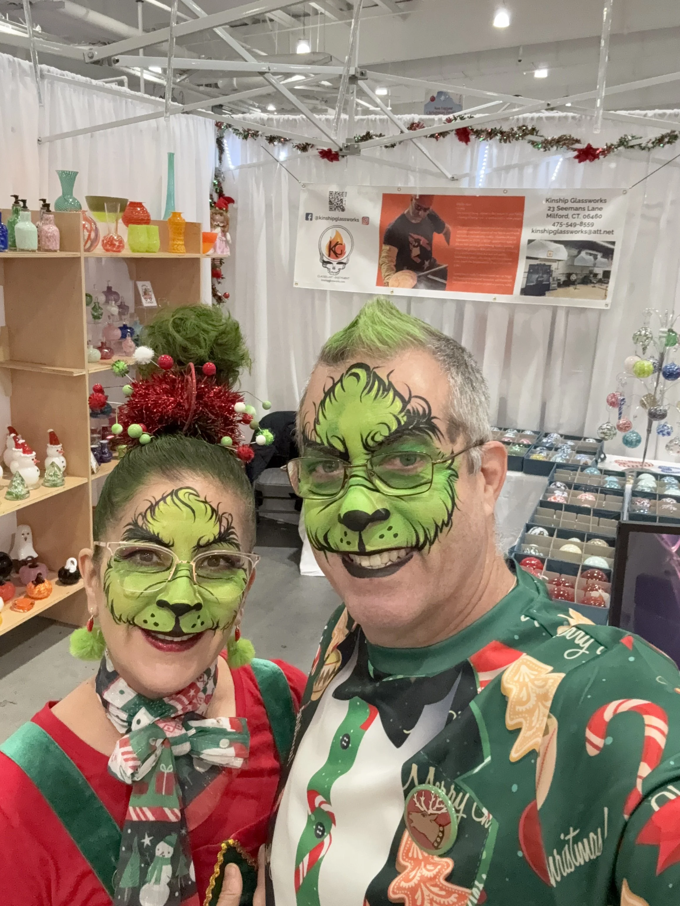  
  Kinship Glassworks: BOOTH 338    Kinship Glassworks turns up the heat on creativity with hands-on glassblowing experiences that let you play with fire—literally! From sculpting your own one-of-a-kind masterpiece to browsing our gallery of dazzlin