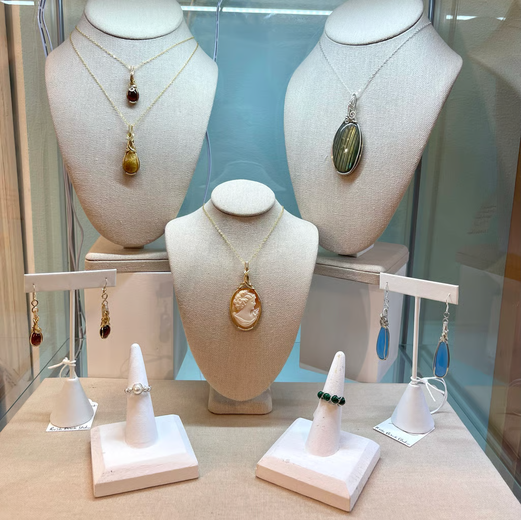  
  Rush Brook Studio: BOOTH 333
     Wire-wrapped, handmade jewelry crafted in Scituate, RI by Danielle Whalen. Each pendant, ring, earring, bracelet, and necklace is entirely unique, using high-grade precious and semi-precious gemstones along with 