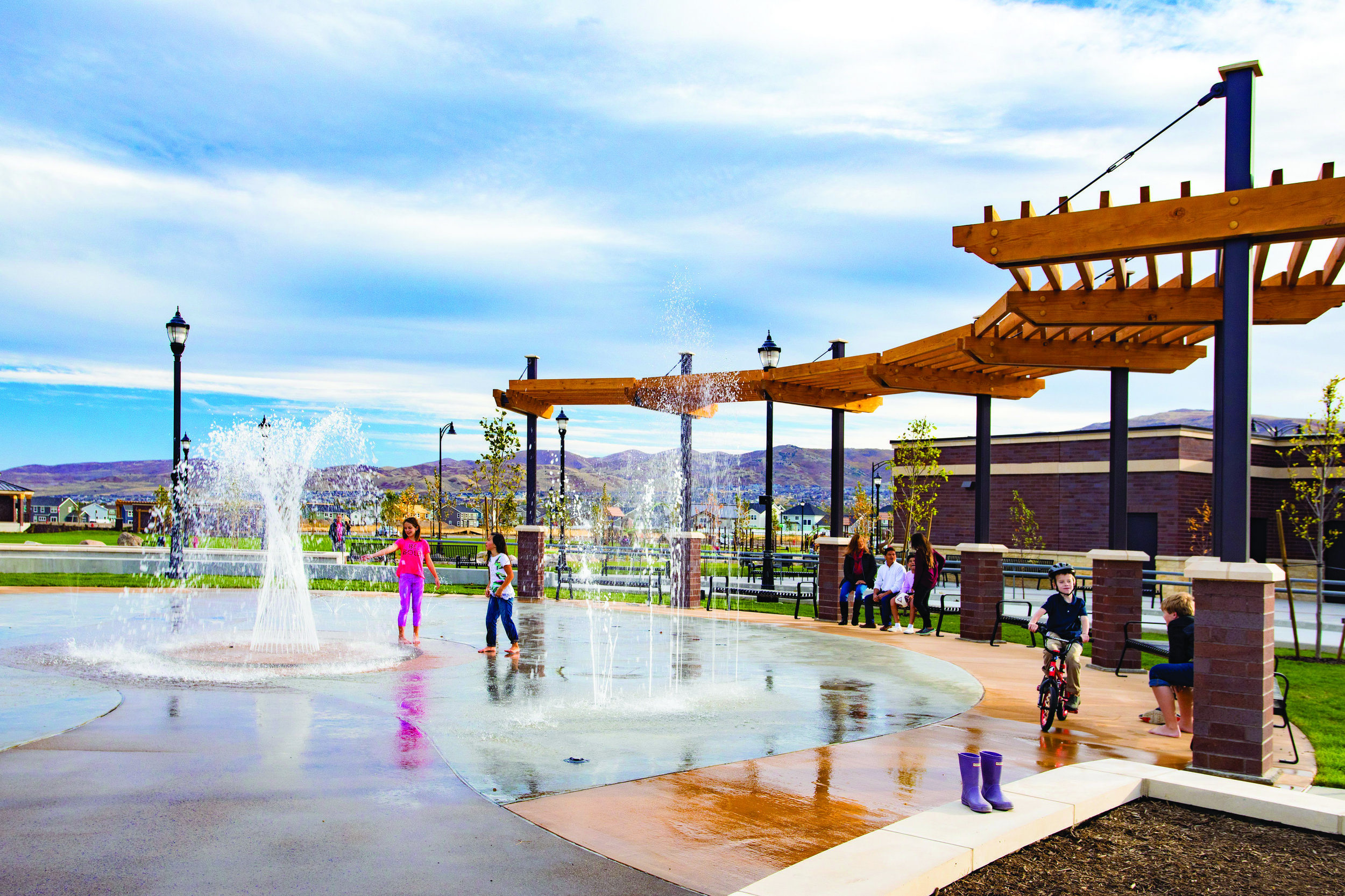  The splash pad at the southern end of Fire and Ice Plaza provides an exciting place to cool down in the summer. It is sited to fit into the implied stream that transverses the Towne Center. 