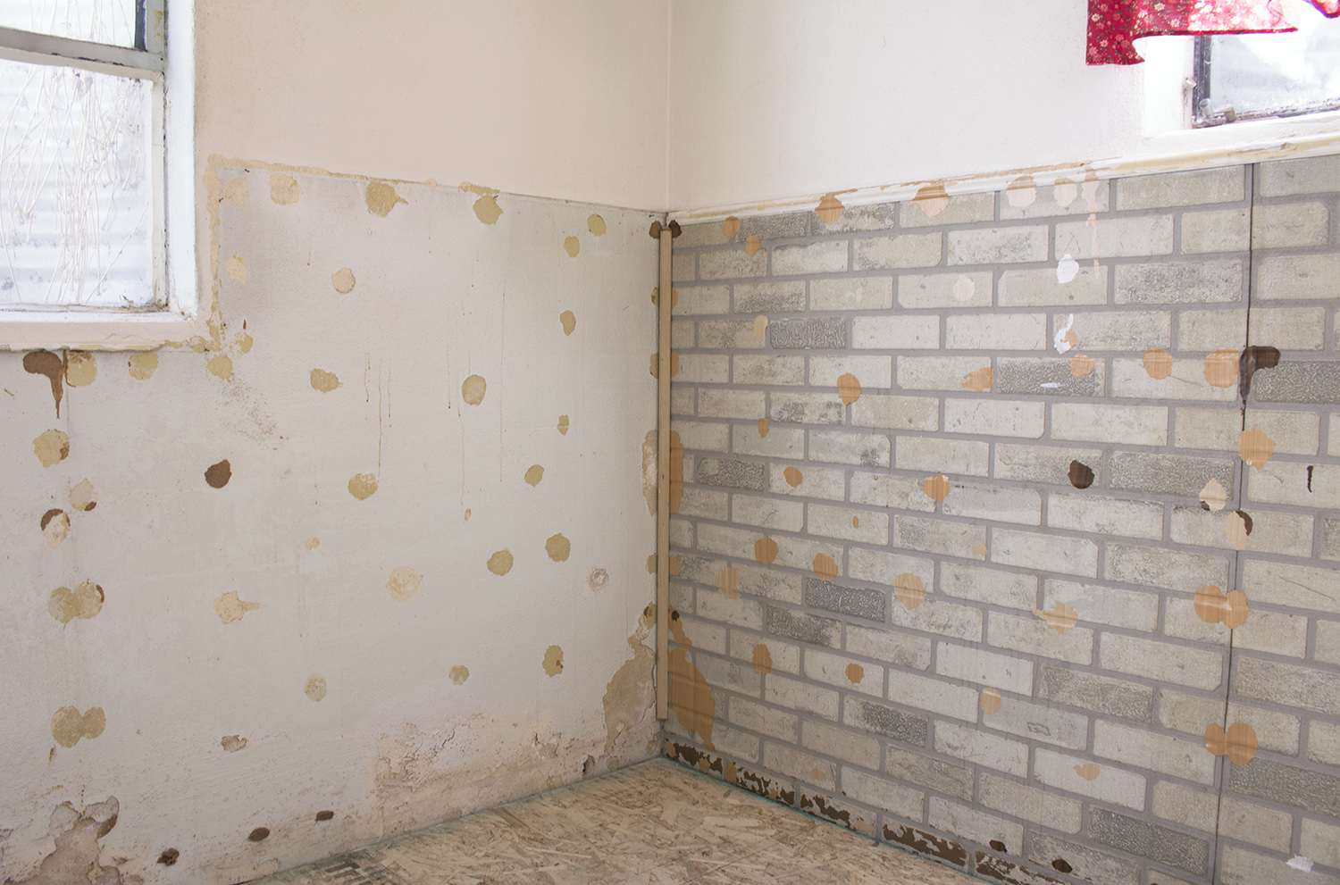Untiled , 2018 Adhesive vinyl on wall 105 x 48 inches