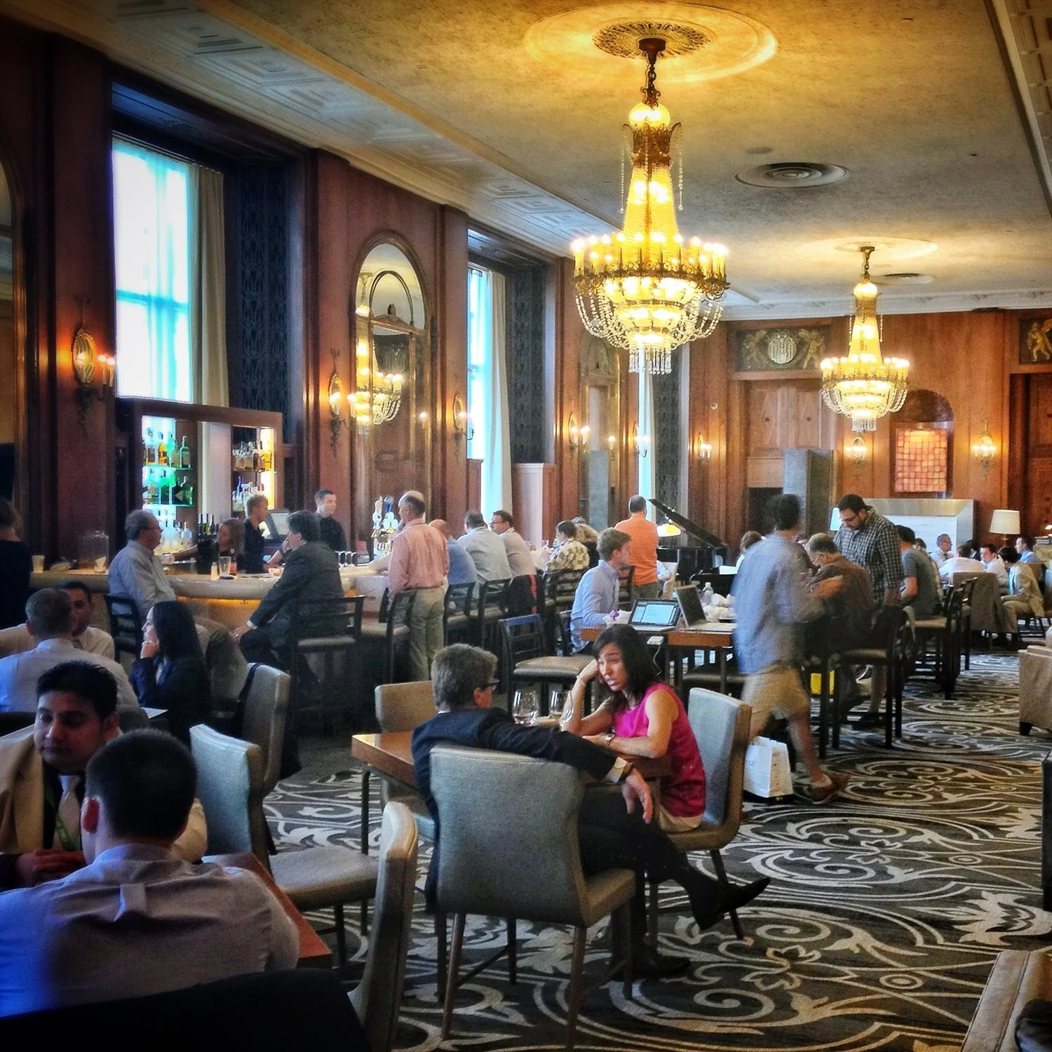 Hilton Milwaukee City Center - Monarch Lounge  
