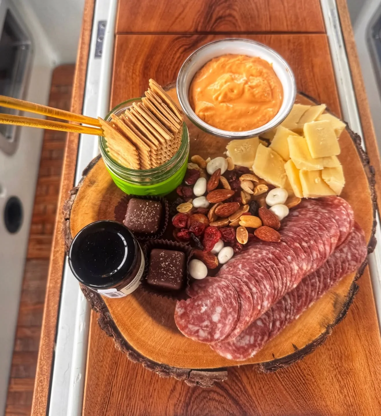 If you haven't tried one of our Chilkooterie boxes yet, what are you waiting for?! This is our two person box for our Trail and Sail! 
Check us out at www.chilkooterie.com!
Special thanks to @sailnwadventures for this beautiful display and photogra