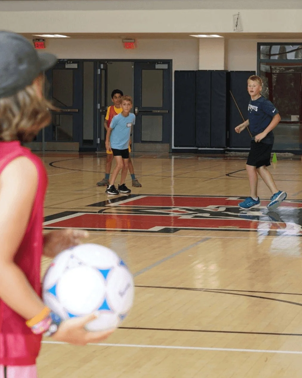 Indoor soccer days = nonstop energy ⚽️🔥
Drills, teamwork, big laughs, and a whole lot of confidence being built on this court.
Who else has a camper who never wants the game to end? 🙋♀️🙋♂️
#BaroodyCamps #SoccerCamp #CampLife #KidsActivities #Summe