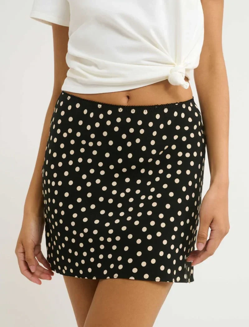 silhouette-mini-skirt-ditsy-dot-coming-soon-sync-draft-rumored-740.webp