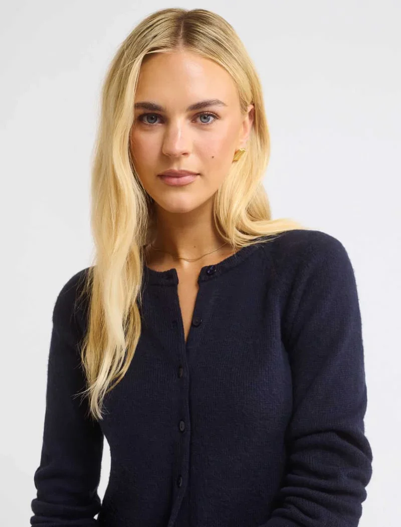 seabrook-cardigan-navy-coming-soon-sync-draft-rumored-120.webp