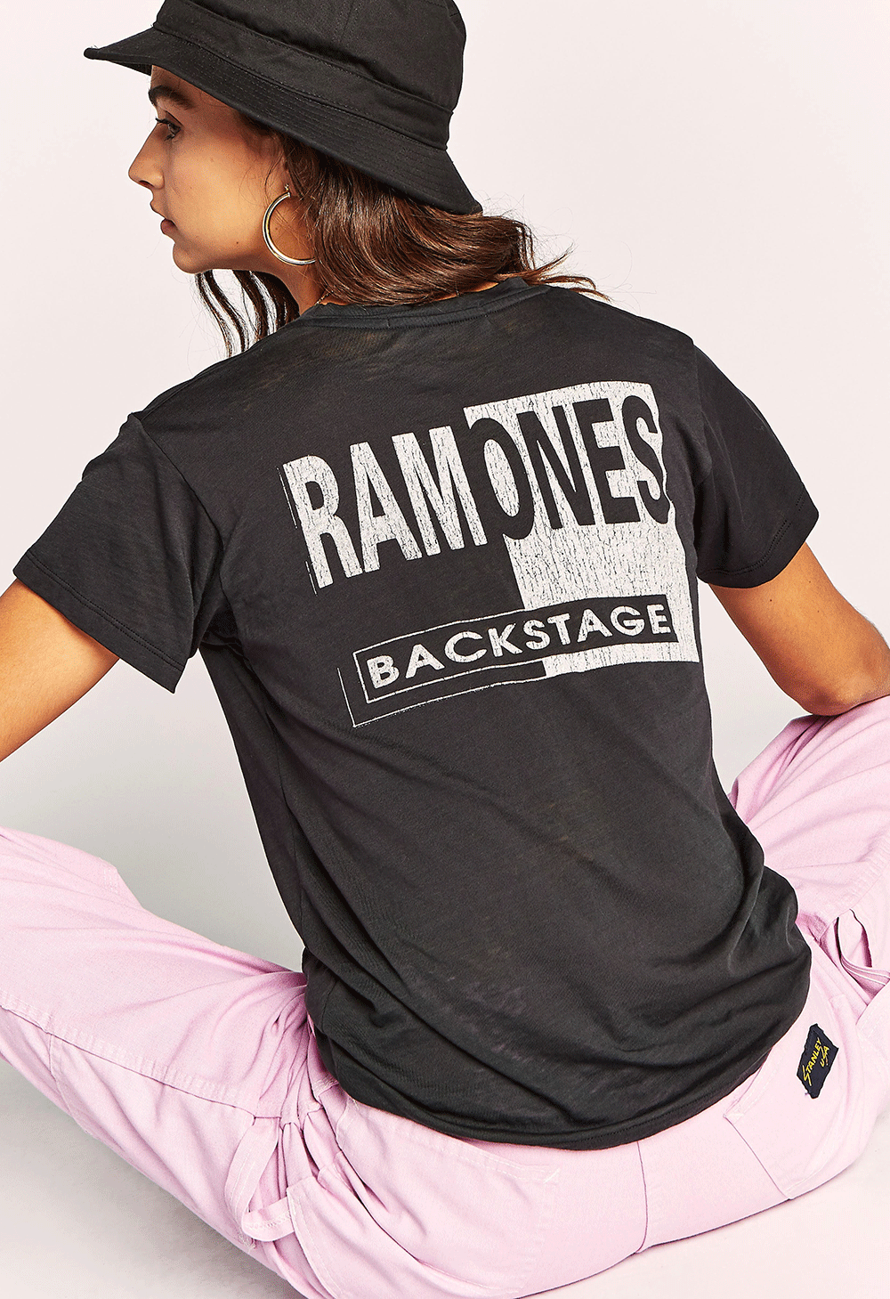 T135PORAM668_RAMONESBACKSTAGESLIMBURNOUT_ECOMM2.gif