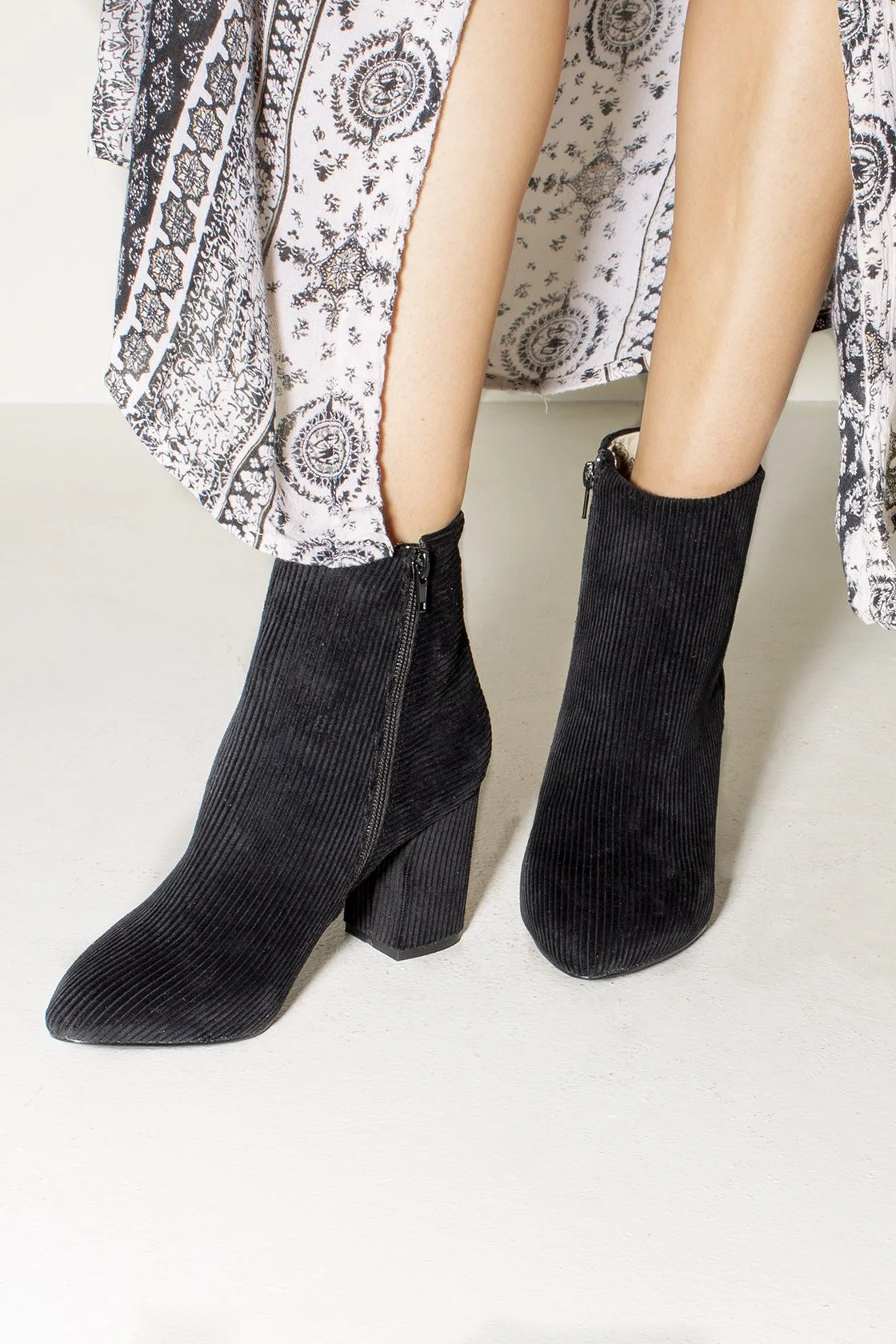 V_BOG_SHOE_ANDREA_BLK-TEX-CORD_0953_2040x.jpg