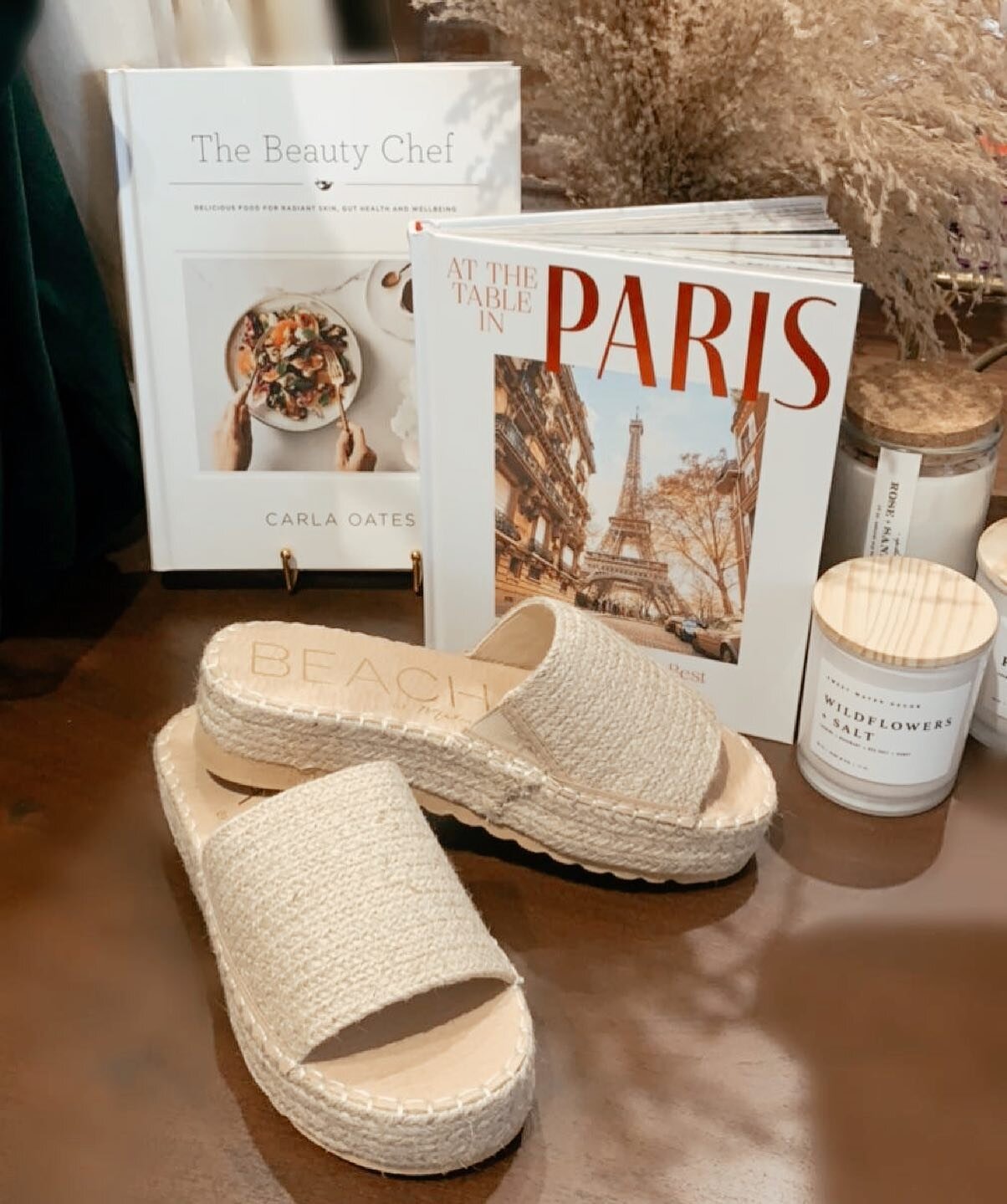 We&rsquo;re ready for summer with these adorable platform slides🤍You can dress these up or down, which makes them the perfect shoe for any occasion and will definitely be your go-to this summer!😊
🤍Shop these shoes and more in store and online🤍
🤍