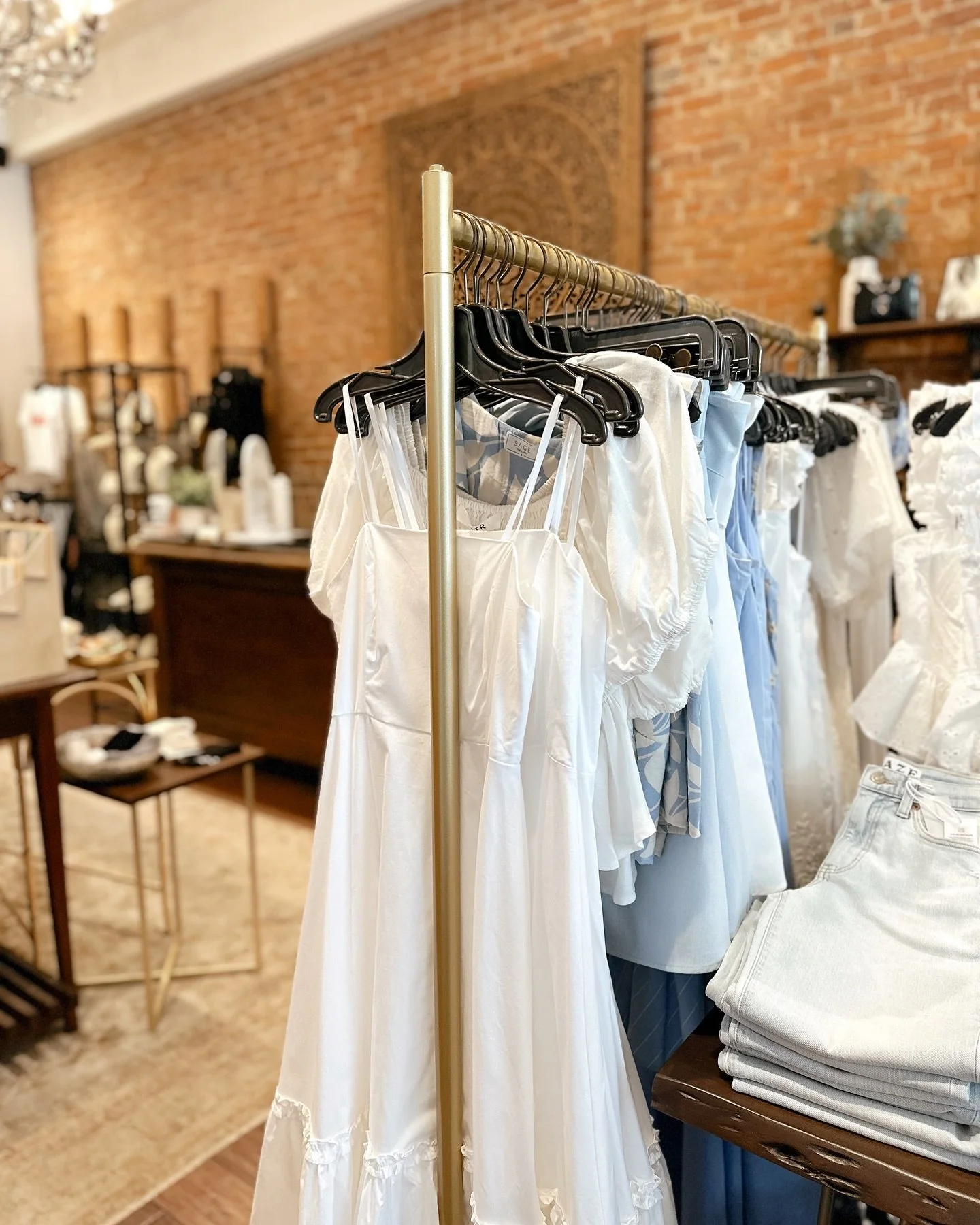 What better way to spend a Saturday than shopping our new Spring arrivals! ☀️ Shop online and in store 10-8 today! ✨
.
.
.
#clothingboutique #boutiquestyle #boutique #boutiqueshopping #newarrivals #shopping #shoplocal #saratoga #saratogasprings #spri