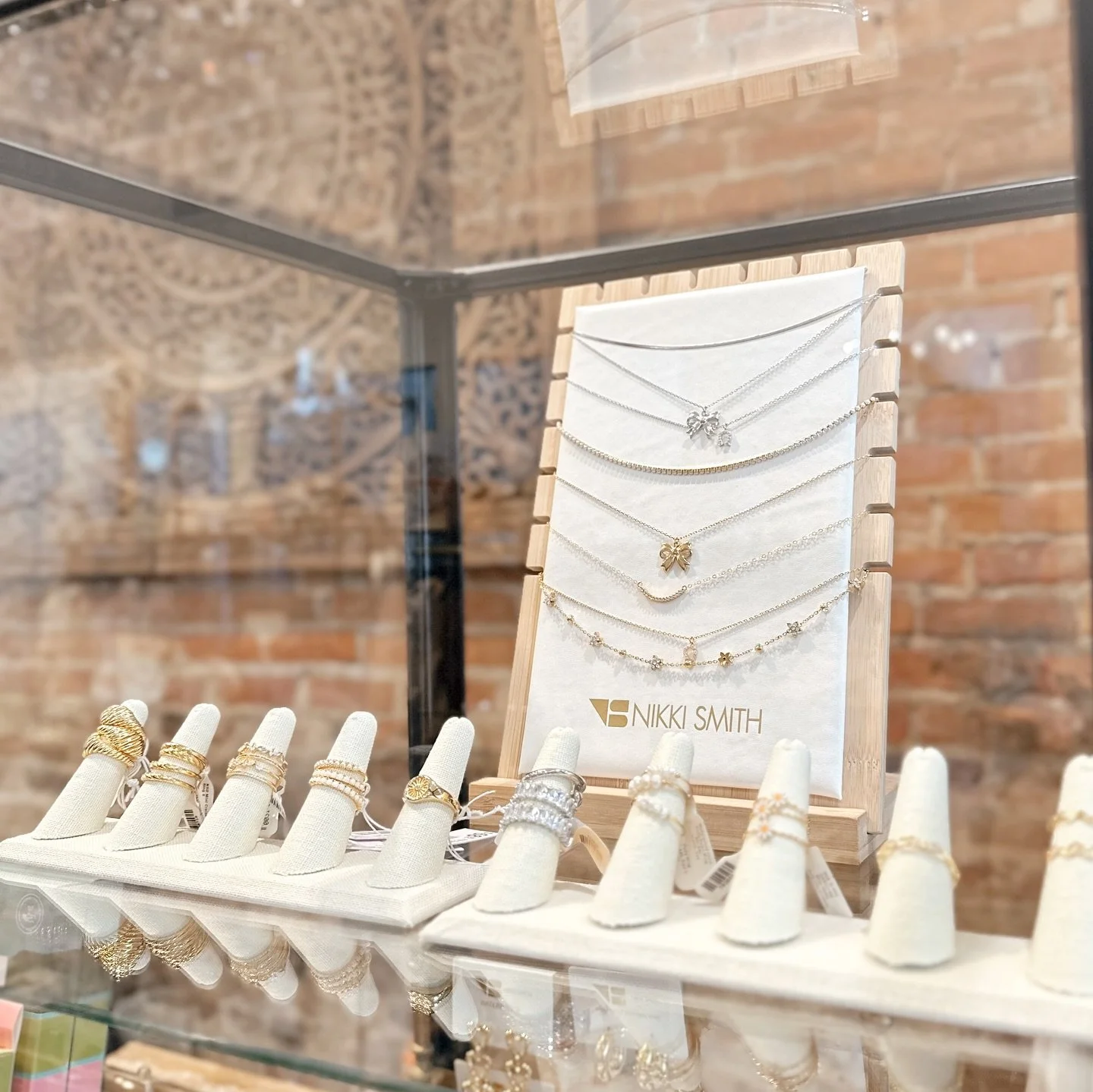 ✨Some sparkly pretty little things to start the week!✨ Shop online and in store 10-7 today! ✨
.
.
.
#boutiquestyle #boutique #boutiqueshopping #newarrivals #shopping #shoplocal #saratoga #saratogasprings #jewelryshop #jewelrylovers #jewelrylove