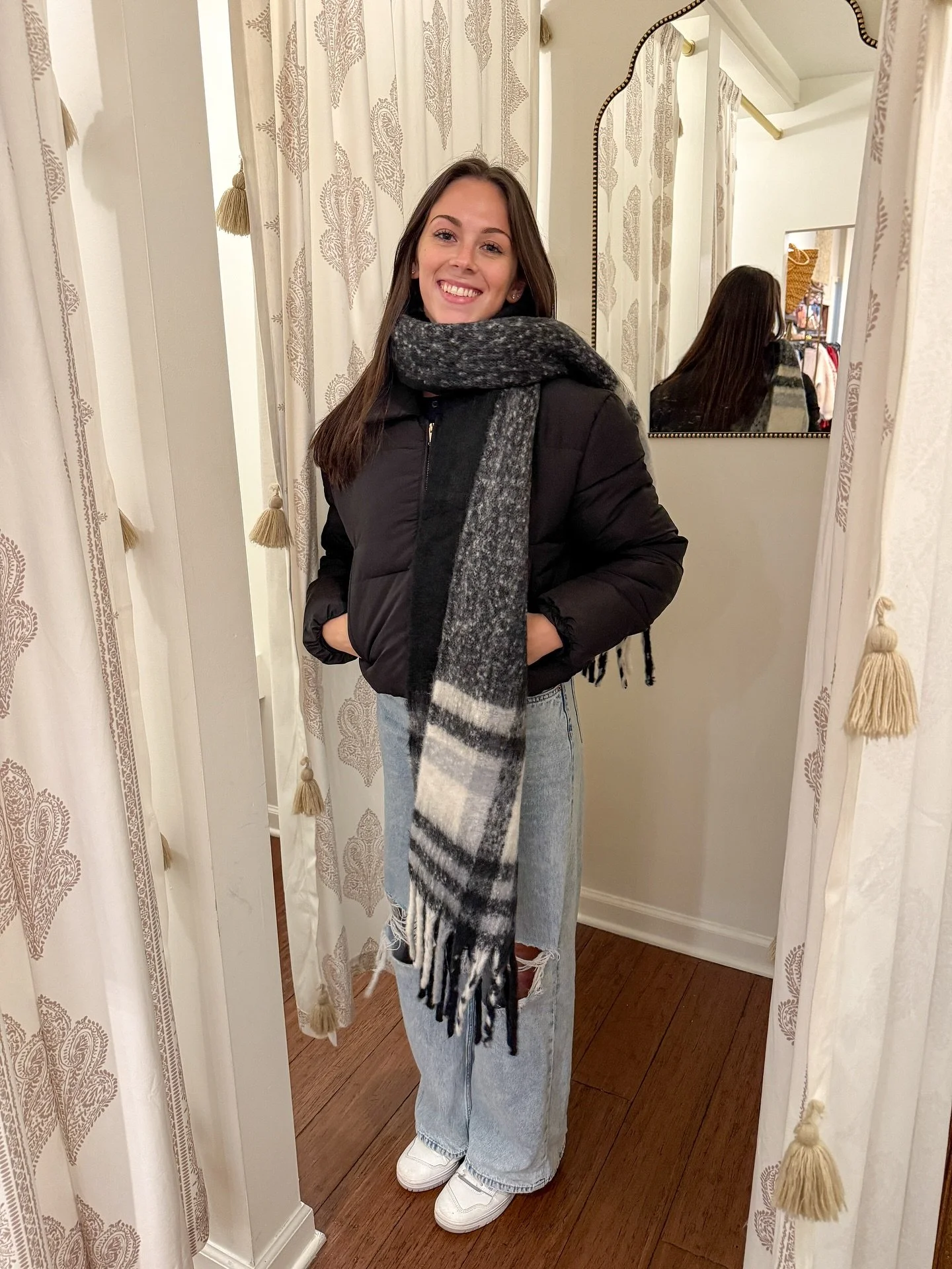 The softest winter staple has arrived, shop our new winter scarves in store today! 💌🧣
.
.
.
#luciaboutique #winterscarves #winterstyle #shopsmall #boutiqueshopping