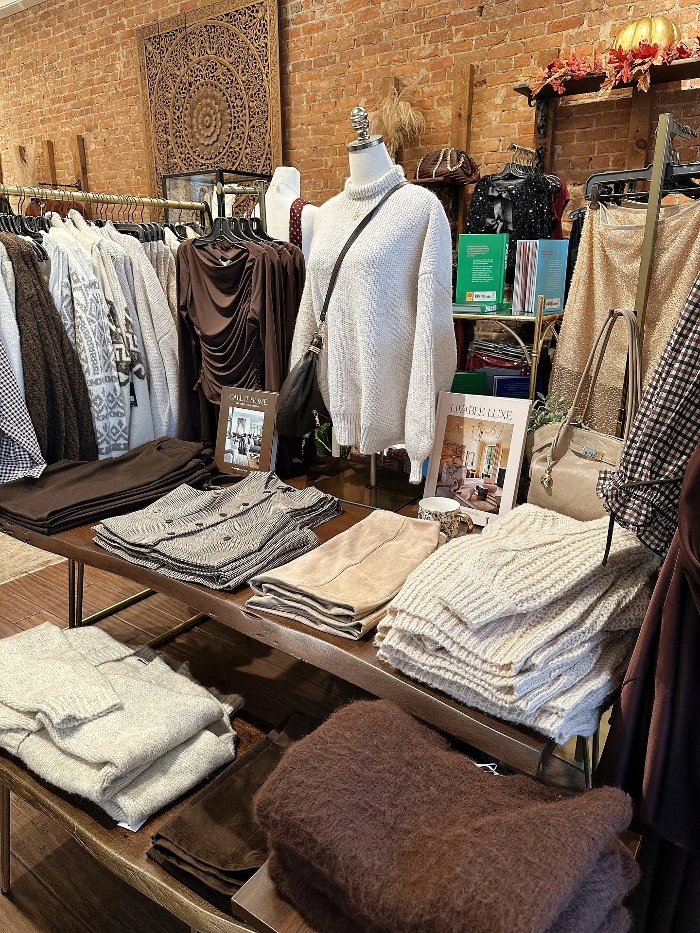 Drop a 🤎 if you&rsquo;re living in cozy knits from now until Spring!
.
.
.
#cozyknits #knits #boutiquestyle #clothingboutique #boutiqueshopping #boutiquestyleonline #sweaterweather #sweaterlove #upstateny #shopsmall #saratoga #saratogasprings #winte