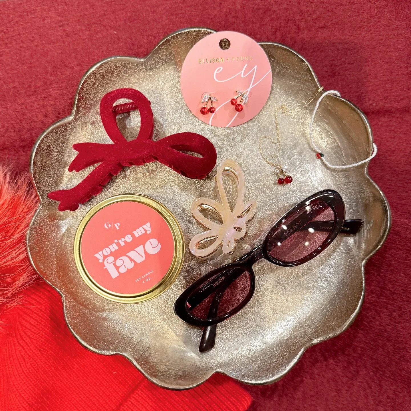 Just a few of our favorite holiday accessories that make gifting so easy 🎀✨ Swing by and shop the season with us!
.
.
.
#shopsmall #shoplocal #saratogaspringsny #saratoga #holidaygifts #stockingstuffers #giftideas #accessorieslover #holidaystyle #bo