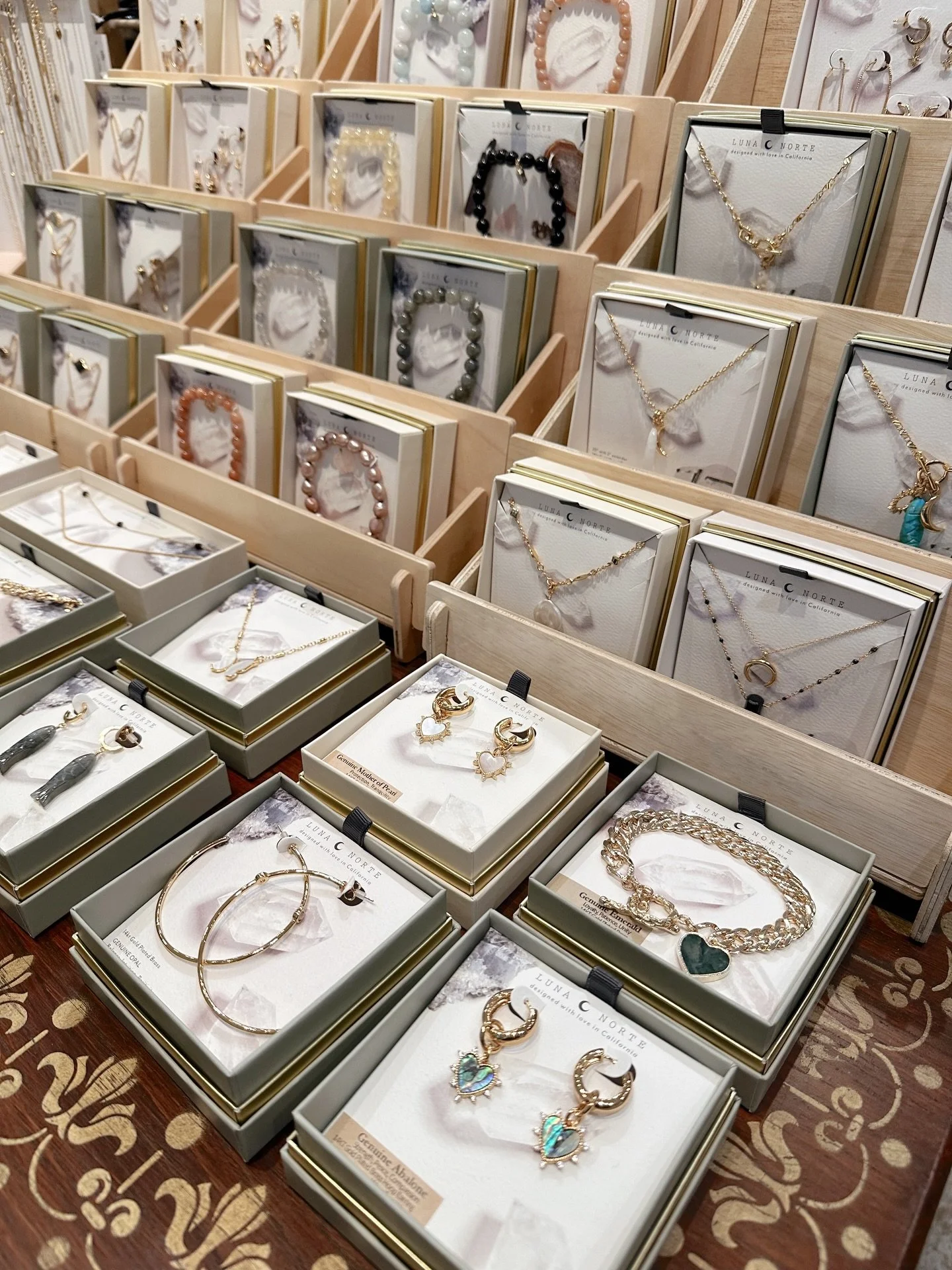 ✨ Jewelry that makes gift-giving feel extra special ✨
Shop in store &amp; online &mdash; the prettiest picks are waiting for you 💛
.
.
.
#saratoga #saratogasprings #jewelry #jewelrylovers #jewelryaddict #giftguide #giftsforher❤️🎁 #holidayshoppingma