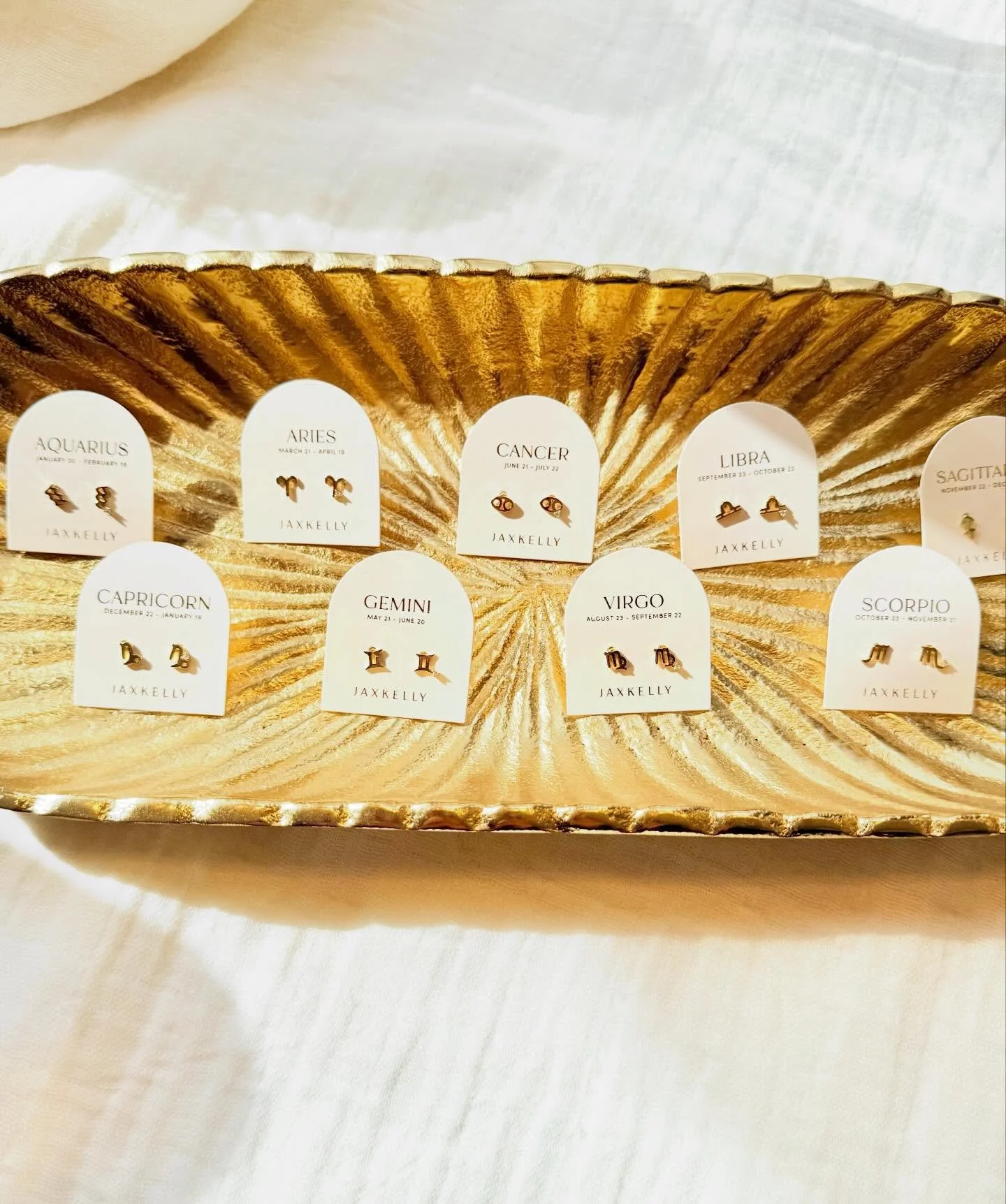 Your sign, but make it jewelry✨
Zodiac earrings from @jaxkelly ♈️♉️♊️
Shop these earrings at Lucia🤍
&bull;
&bull;
&bull;
#zodiac #jewlery #saratoga #shopsmall #boutiqueshopping