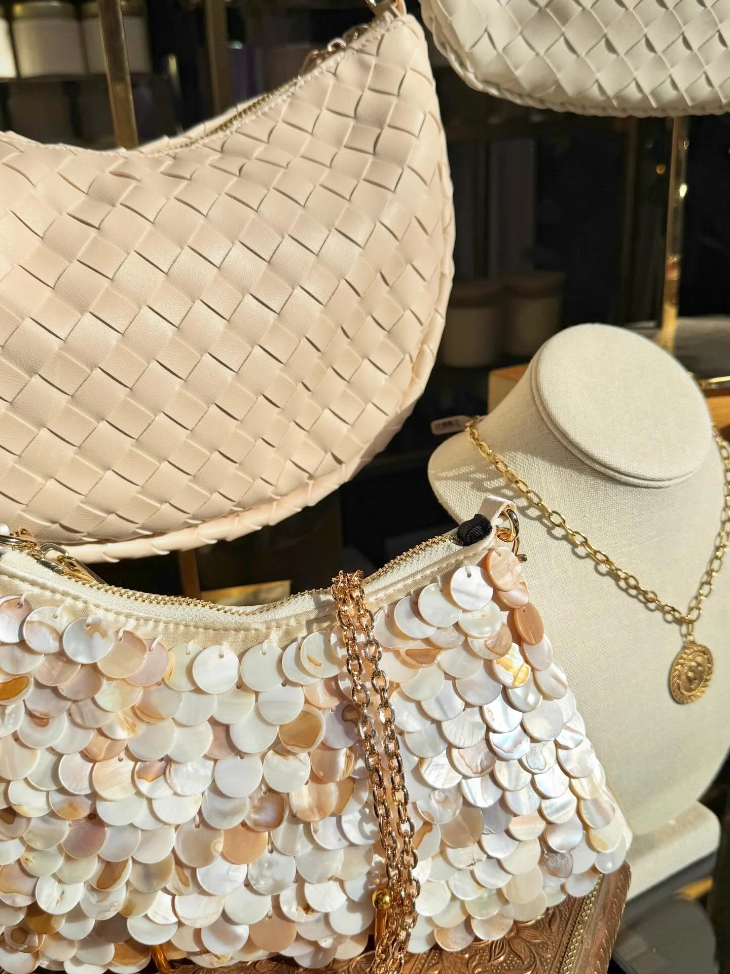 Your perfect spring bag is waiting for you at Lucia👛🛍️
&bull;
&bull;
&bull;
#saratoga #shopsmall #springfashion #saratogamarketplace #boutique