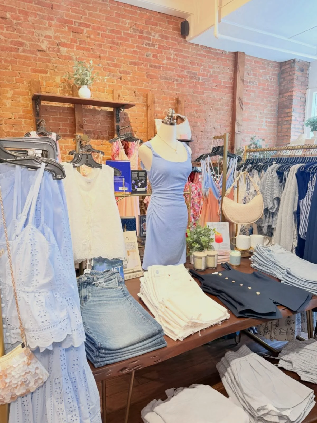 The perfect Saturday starts at Lucia Boutique✨🤍
&bull;
&bull;
&bull;
#shopping #smallboutique #saratoga #shoplocal #saratogamarketplace