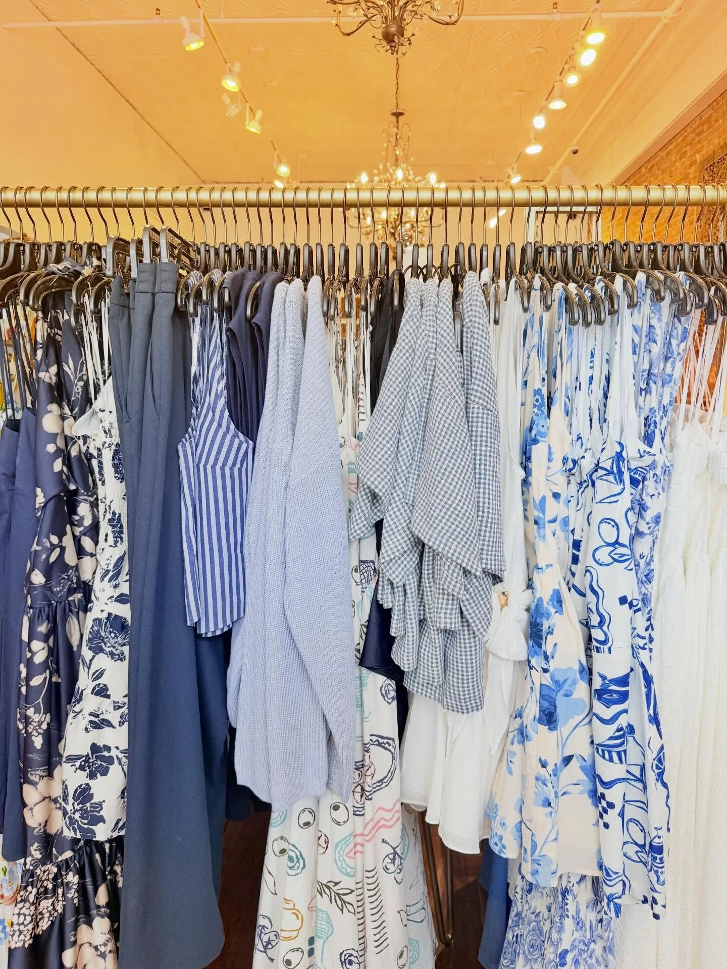 No plans this weekend? Come spend it with us at Lucia🤍✨ New arrivals + the cutest finds waiting for you🛍️
&bull;
&bull;
&bull;
#saratoga #shoplocal #shopsmall #boutique #newarrivals