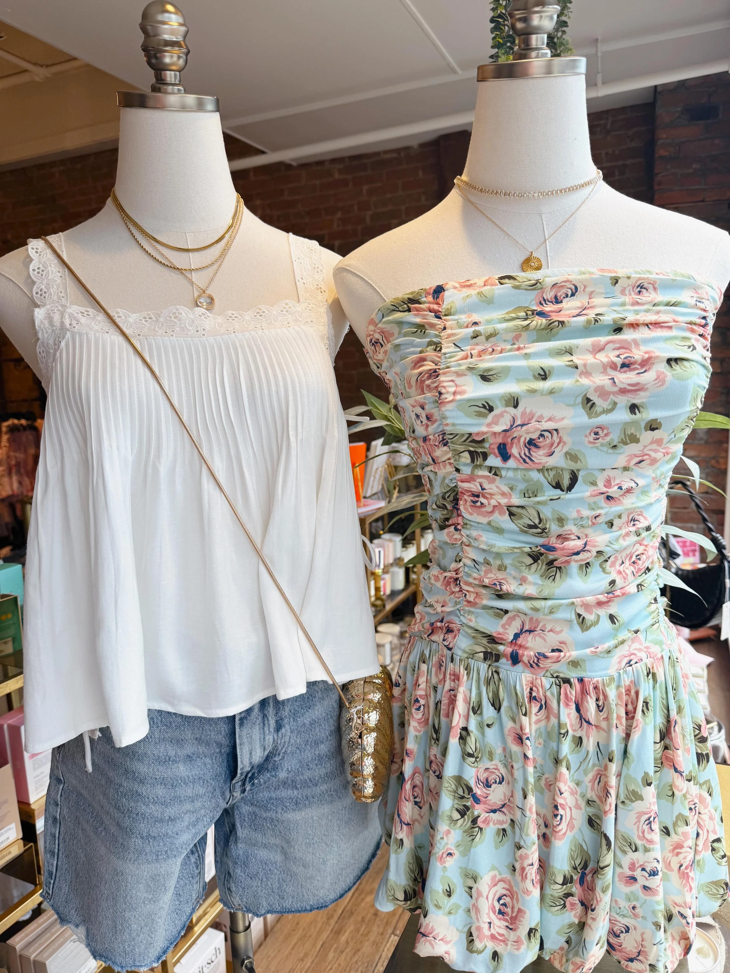 Finally starting to feel like spring inside AND outside the store:
Shop new spring styles in store and online!
&bull;
&bull;
&bull;
#saratoga #newarrivals #shopsmall #boutique #springoutfitideas