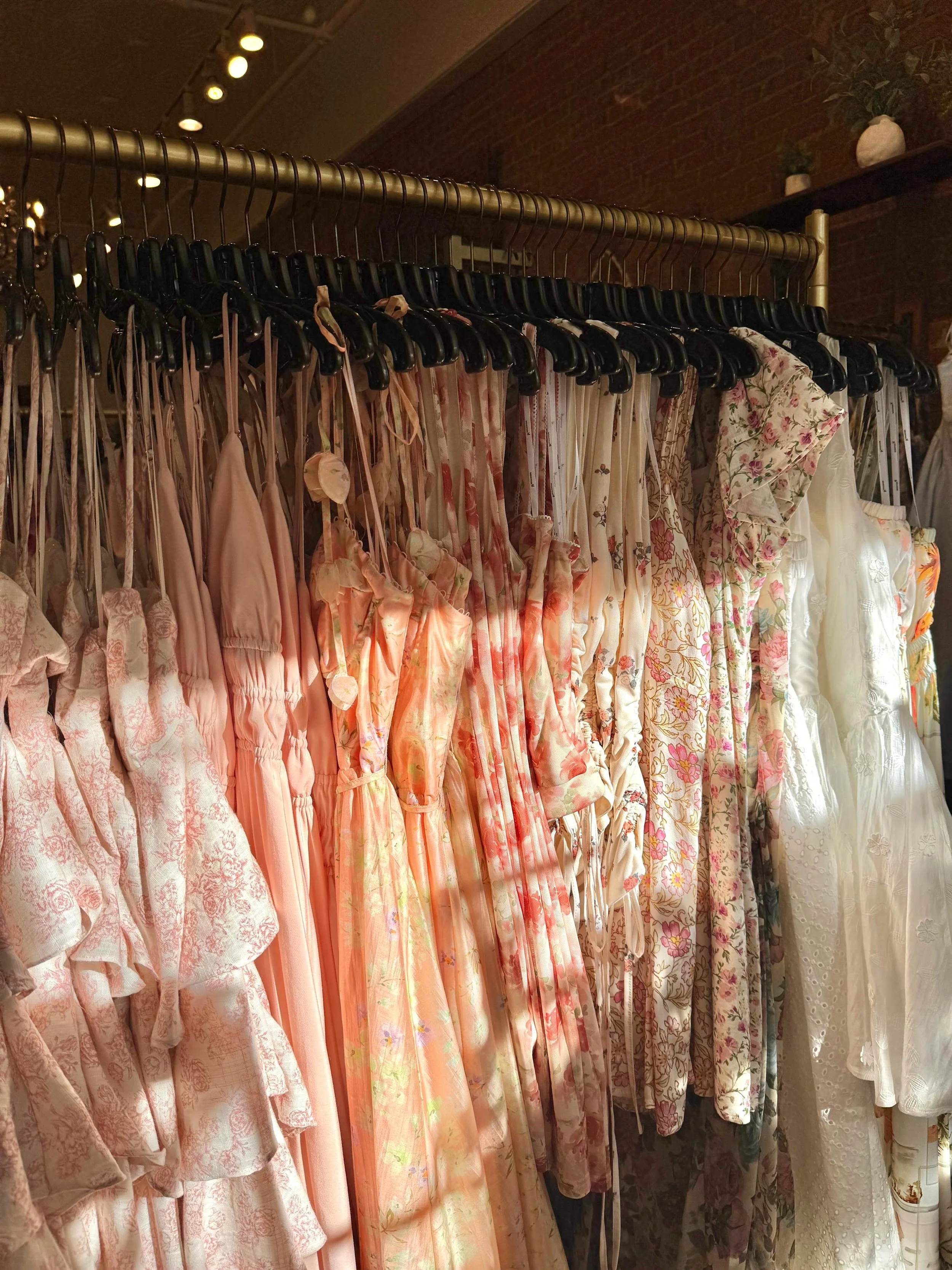 Start your weekend right with a trip to Lucia Boutique to shop all the new arrivals✨🛍️
&bull;
&bull;
&bull;
#newarrivals #downtownsaratoga #boutiqueshopping #summeroutfitinspo #shopsmall