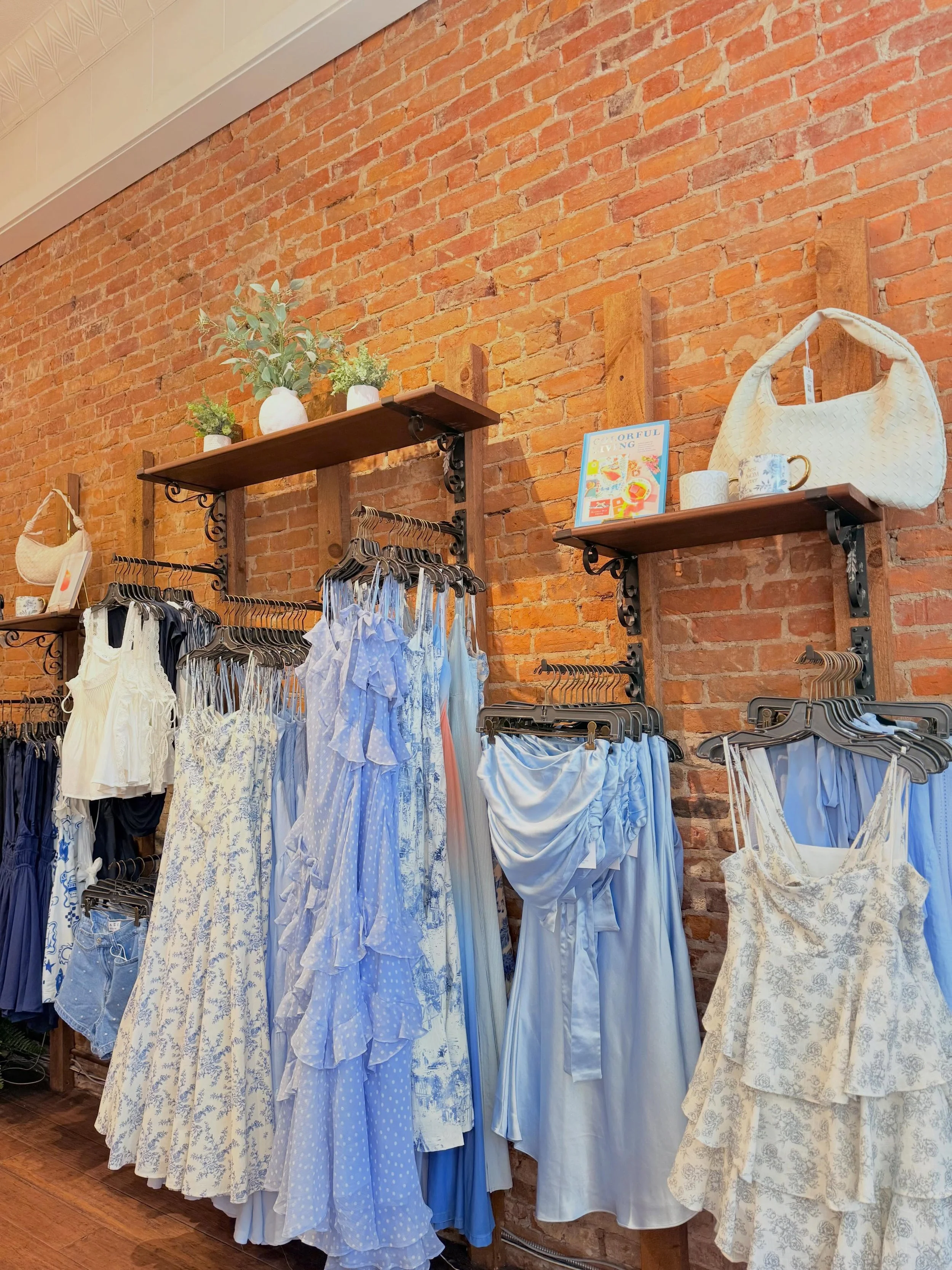 Happy Memorial Day from Lucia Boutique 🇺🇸❤️
&bull;
&bull;
&bull;
#mdw #memorialday #saratogasprings #shopsmall #shoplocal