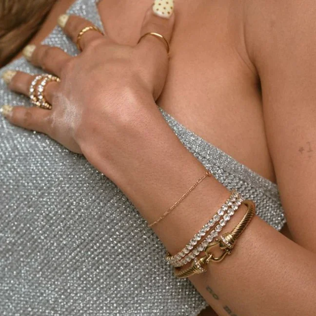Arria Gold Latch Bangle