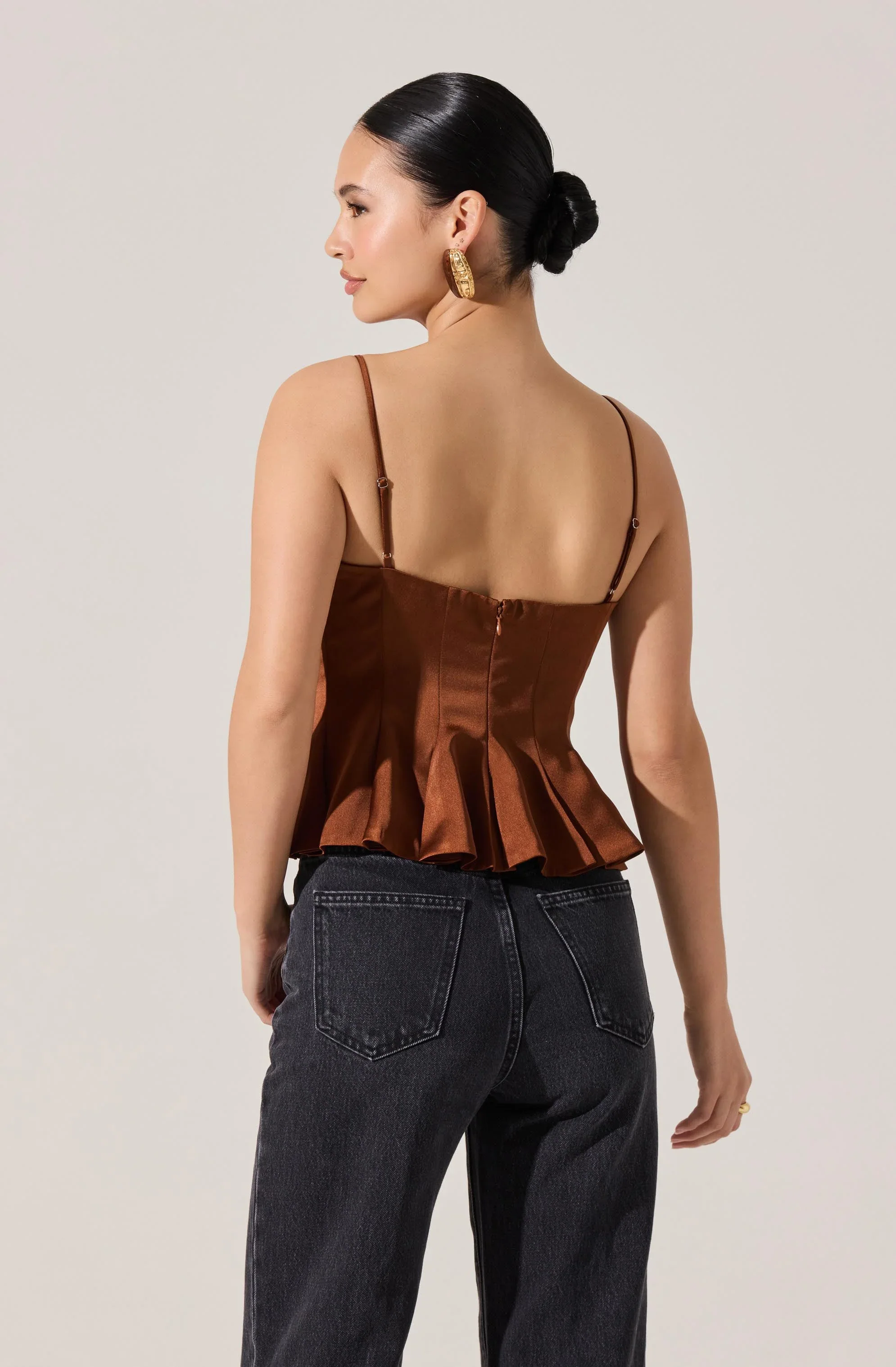 ACT18990_BROWN_2_4000x.webp