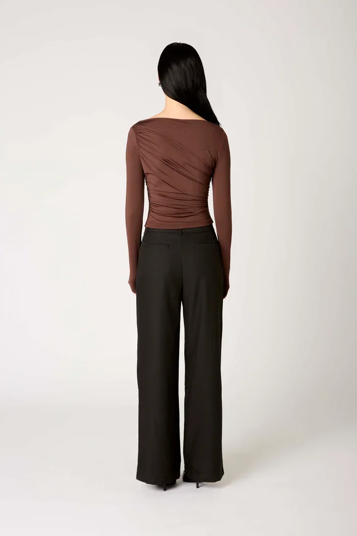 brown top back.webp