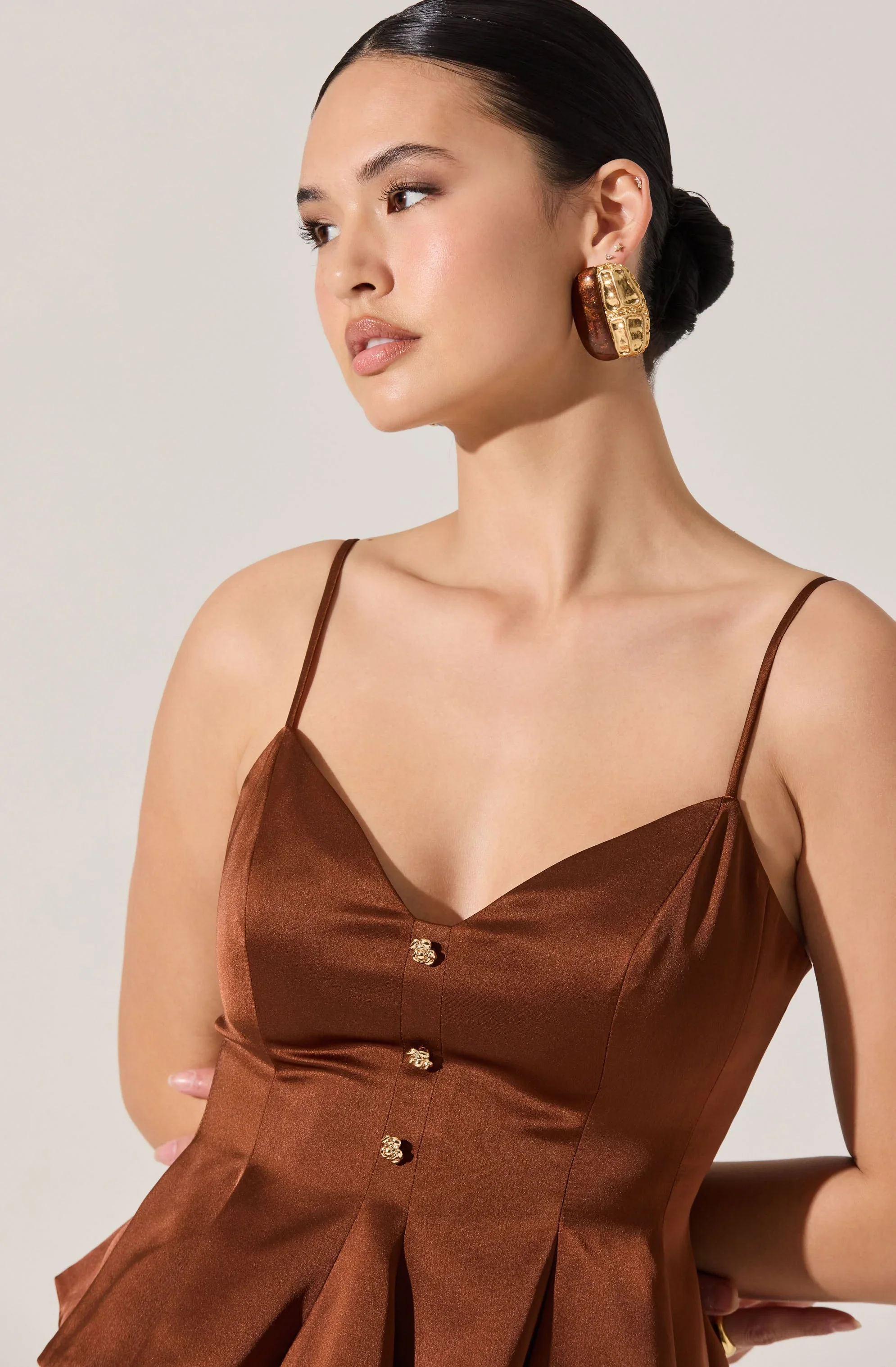 ACT18990_BROWN_5_4000x.webp