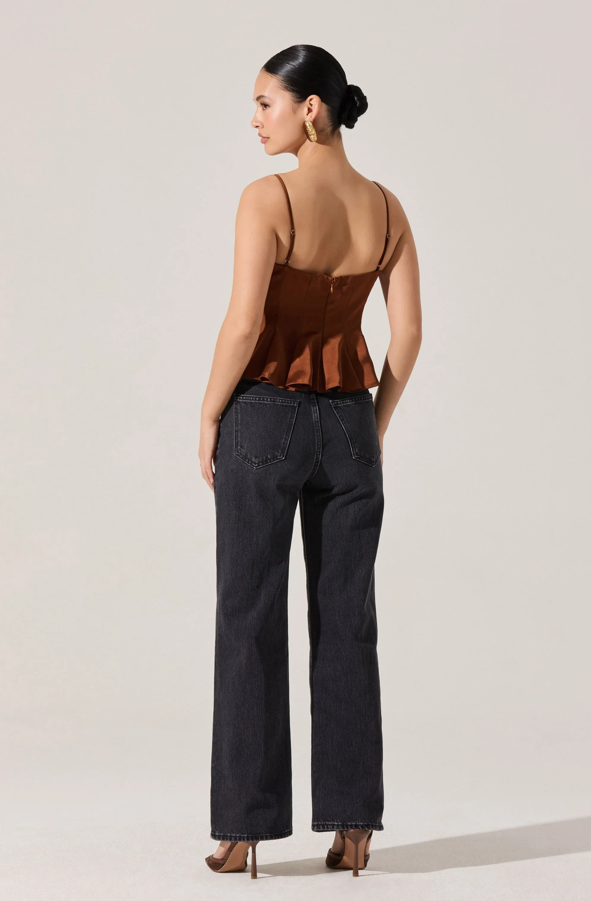 ACT18990_BROWN_4_4000x.webp