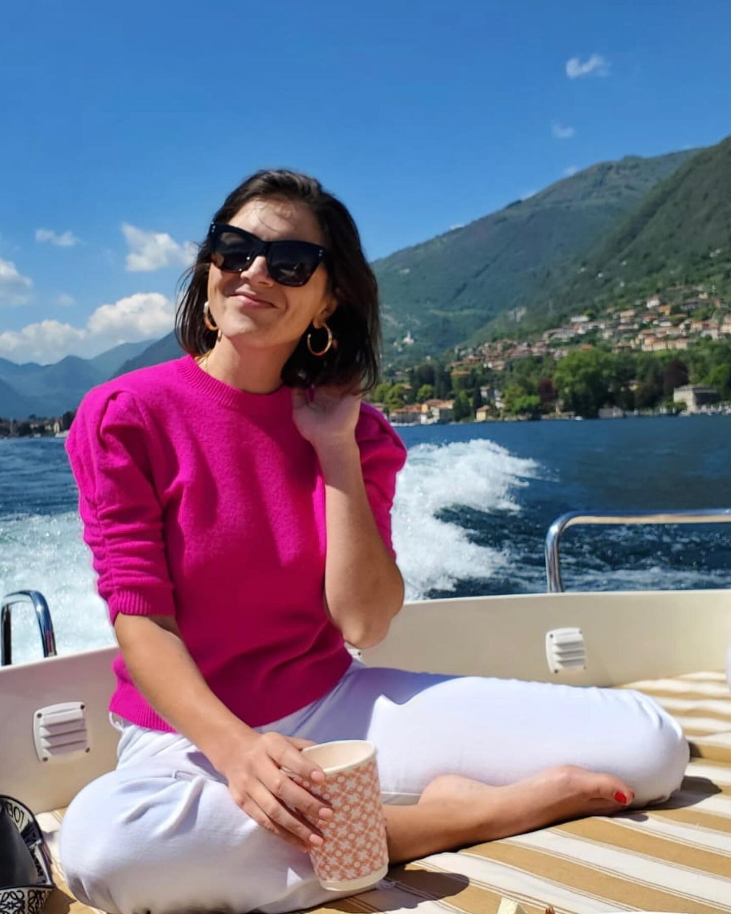 Boat days are the best days !🚤 🍾 

On Lake Como it&rsquo;s all about gorgeous scenery, cocktails, snacks, music and fun company ! We saw incredible villas, gardens, waterfalls and all the quaint villages along the lake. 

From @passalacqualakecomo 